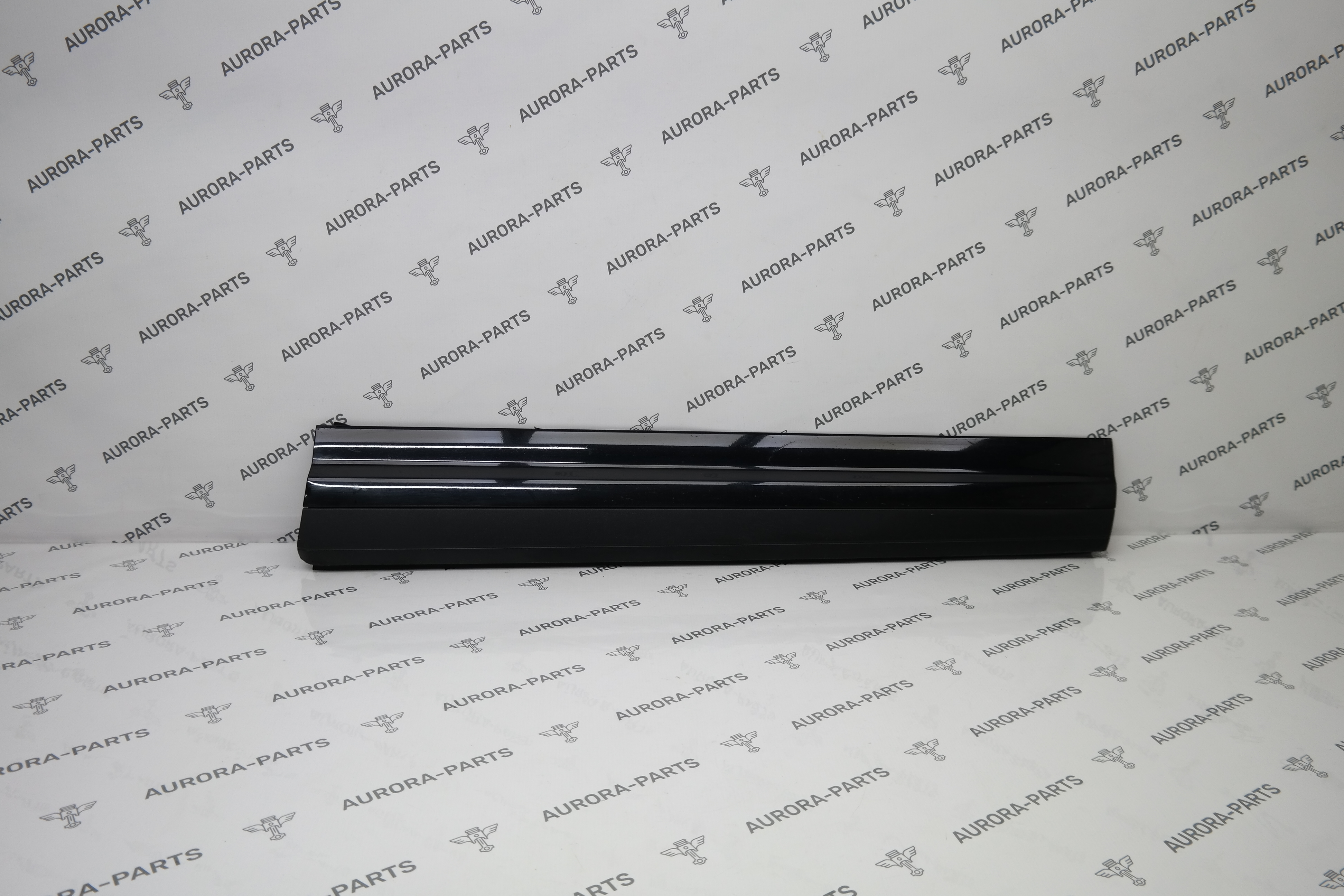 Молдинг передней двери нижний RH Porsche Cayenne