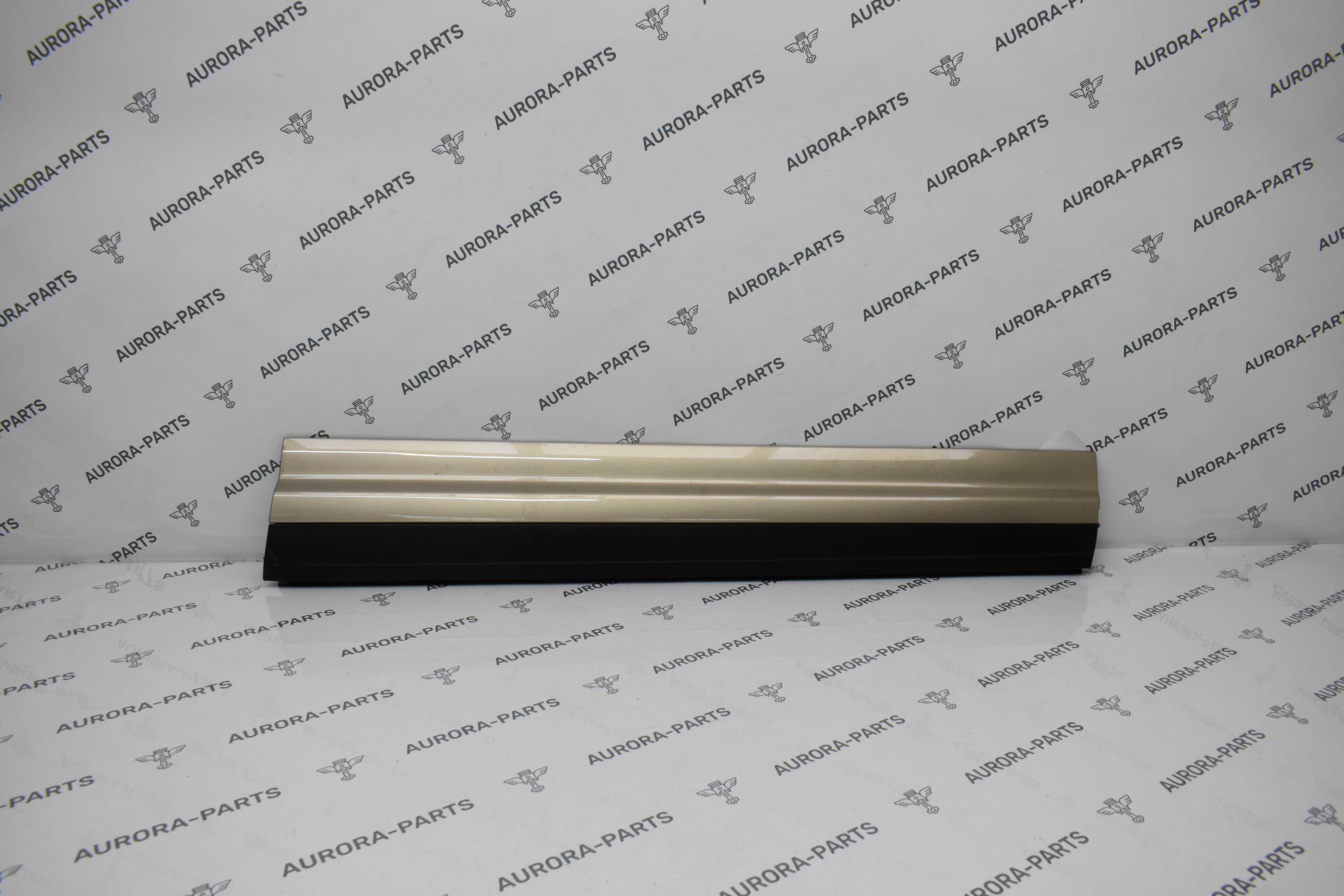 Молдинг передней двери нижний RH Porsche Cayenne