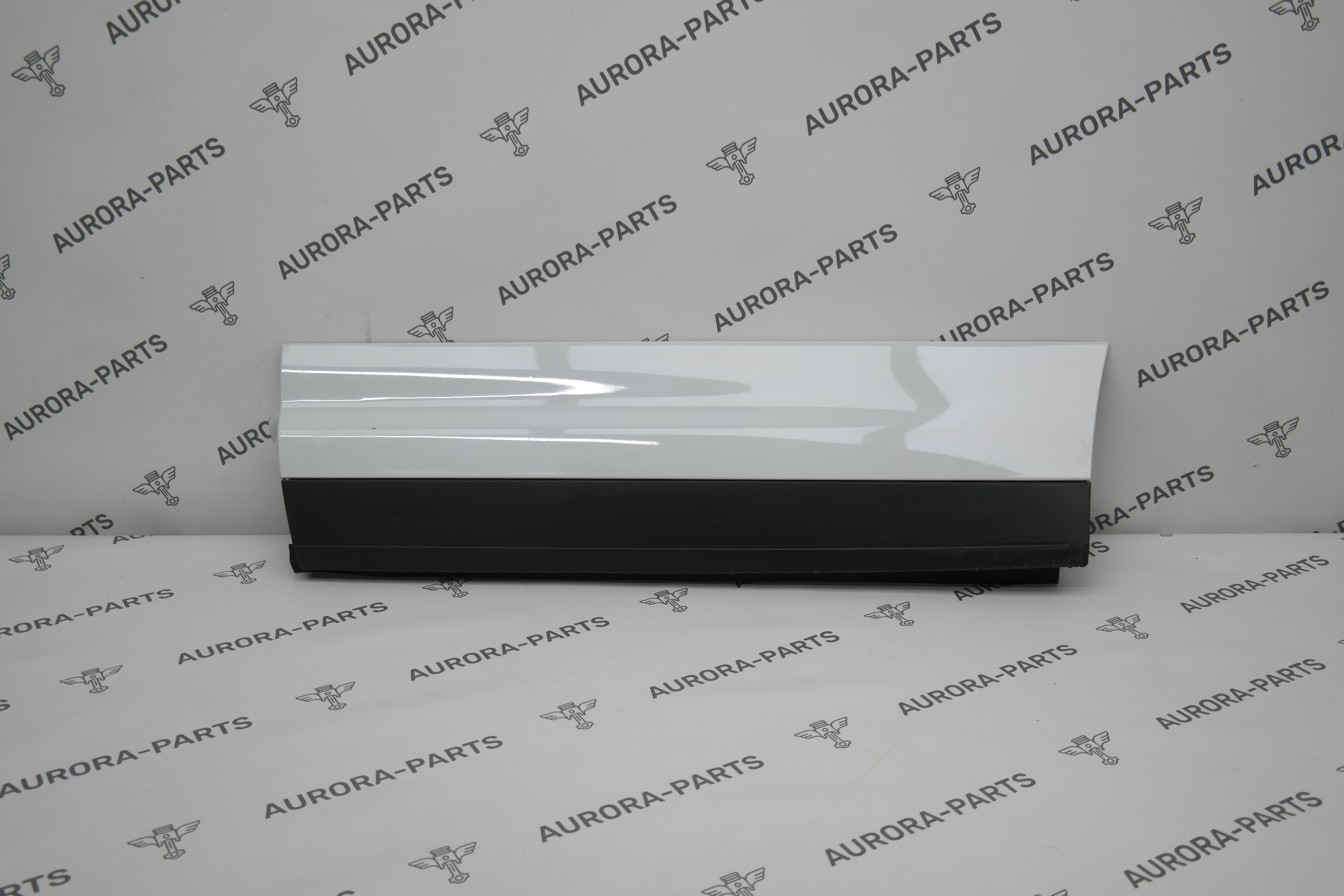 Молдинг задней двери нижний LH Porsche Cayenne