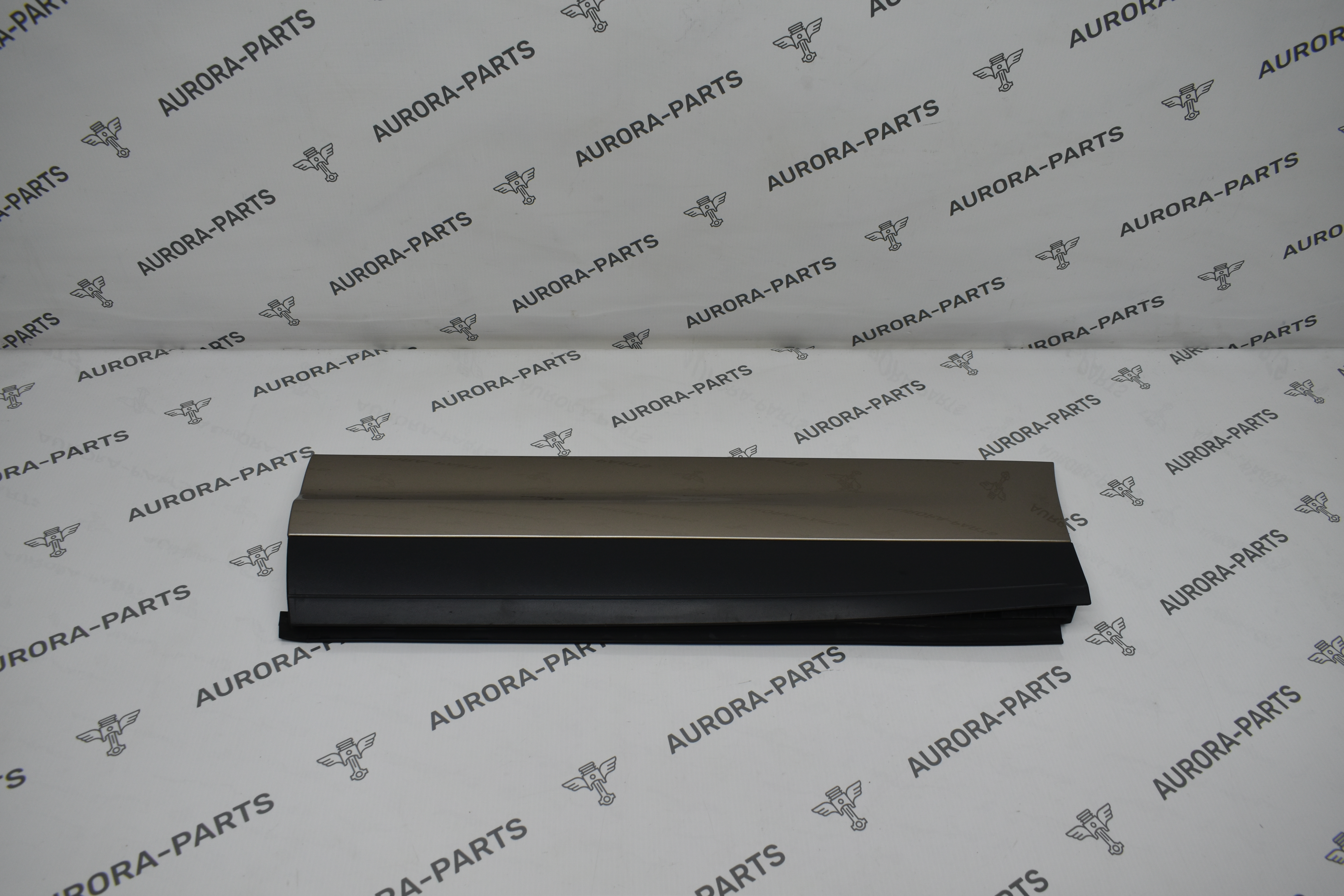 Молдинг задней двери нижний LH Porsche Cayenne