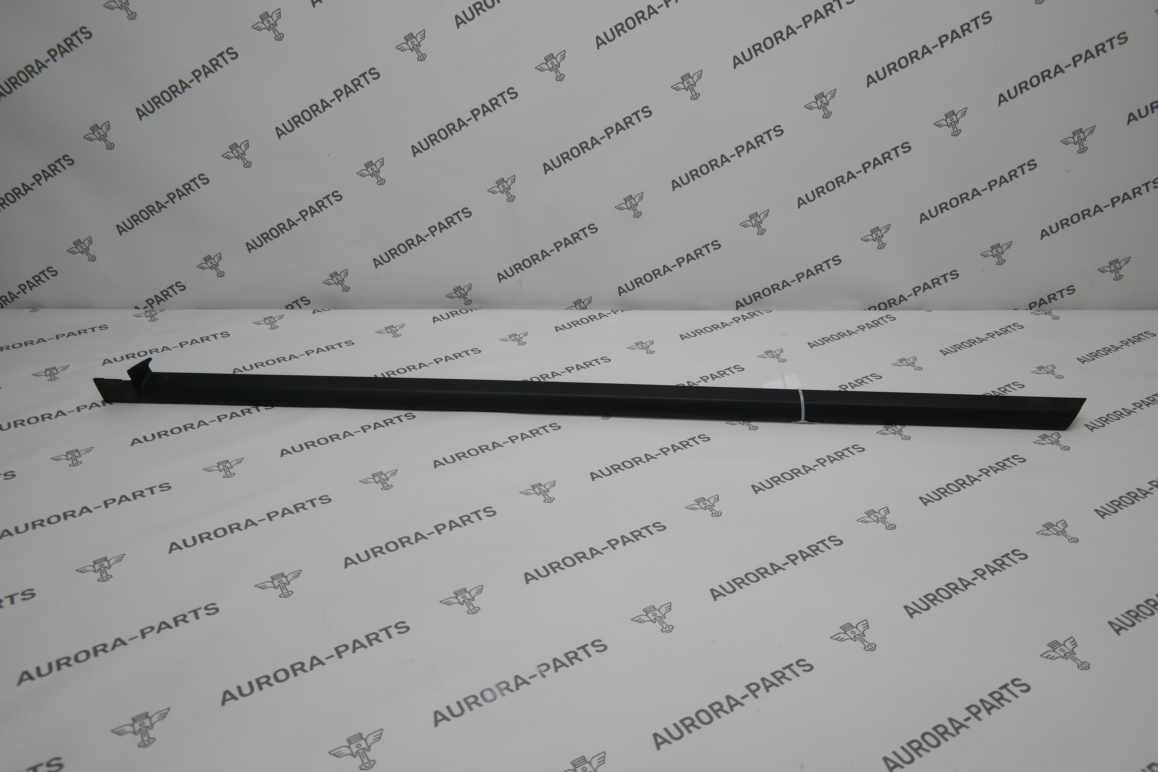 Накладка наружнего порога передняя RH Porsche Cayenne