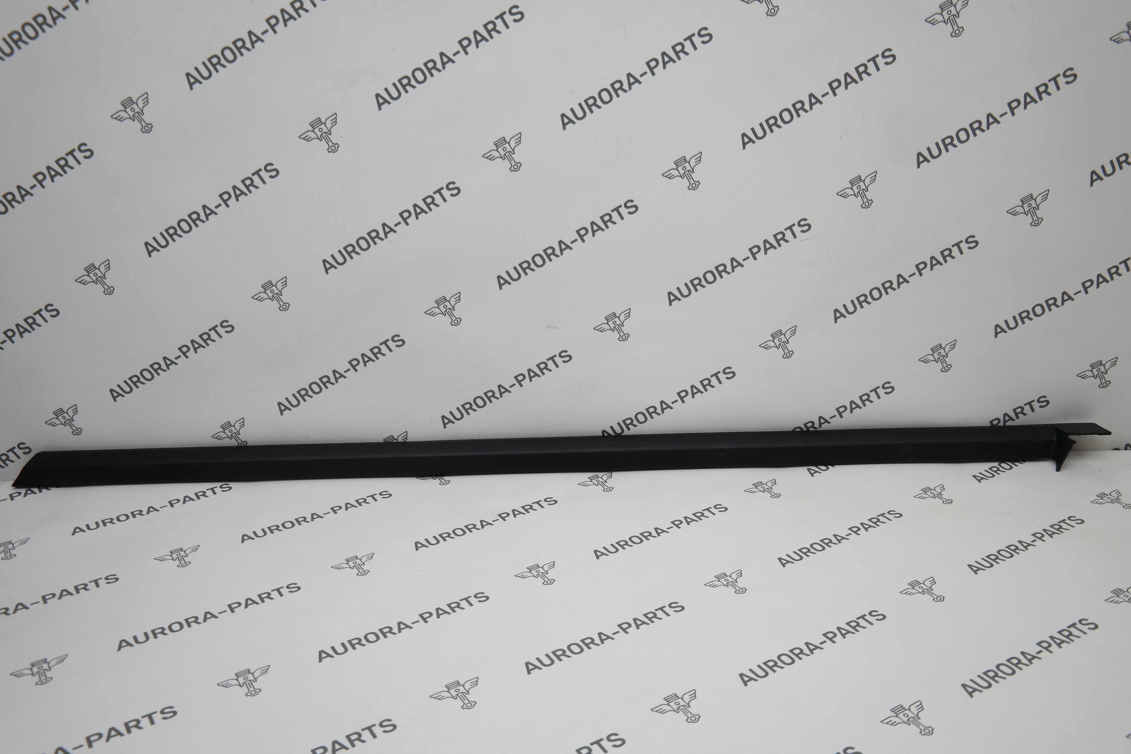 Накладка наружнего порога передняя RH Porsche Cayenne