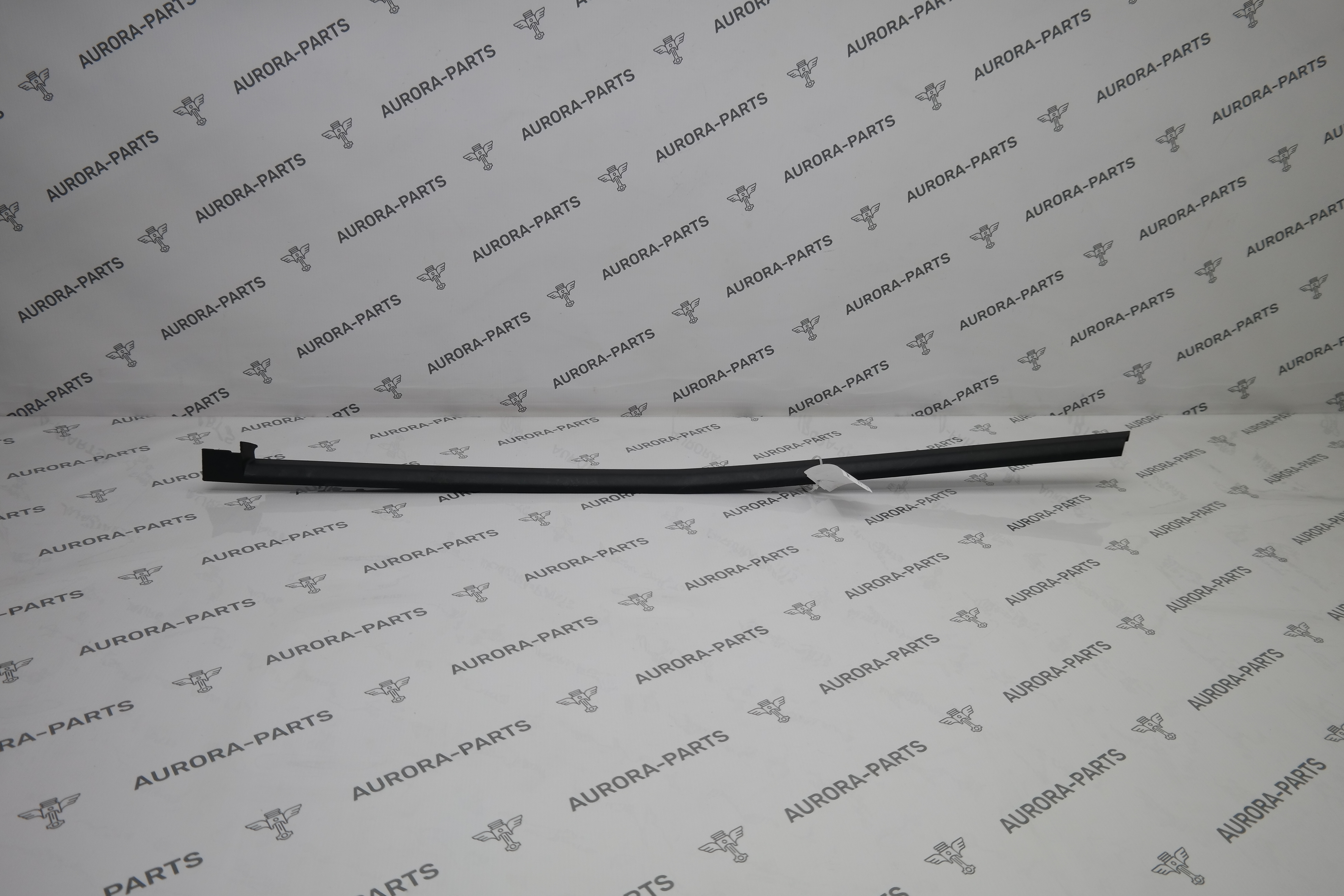 Накладка наружнего порога передняя RH Porsche Cayenne