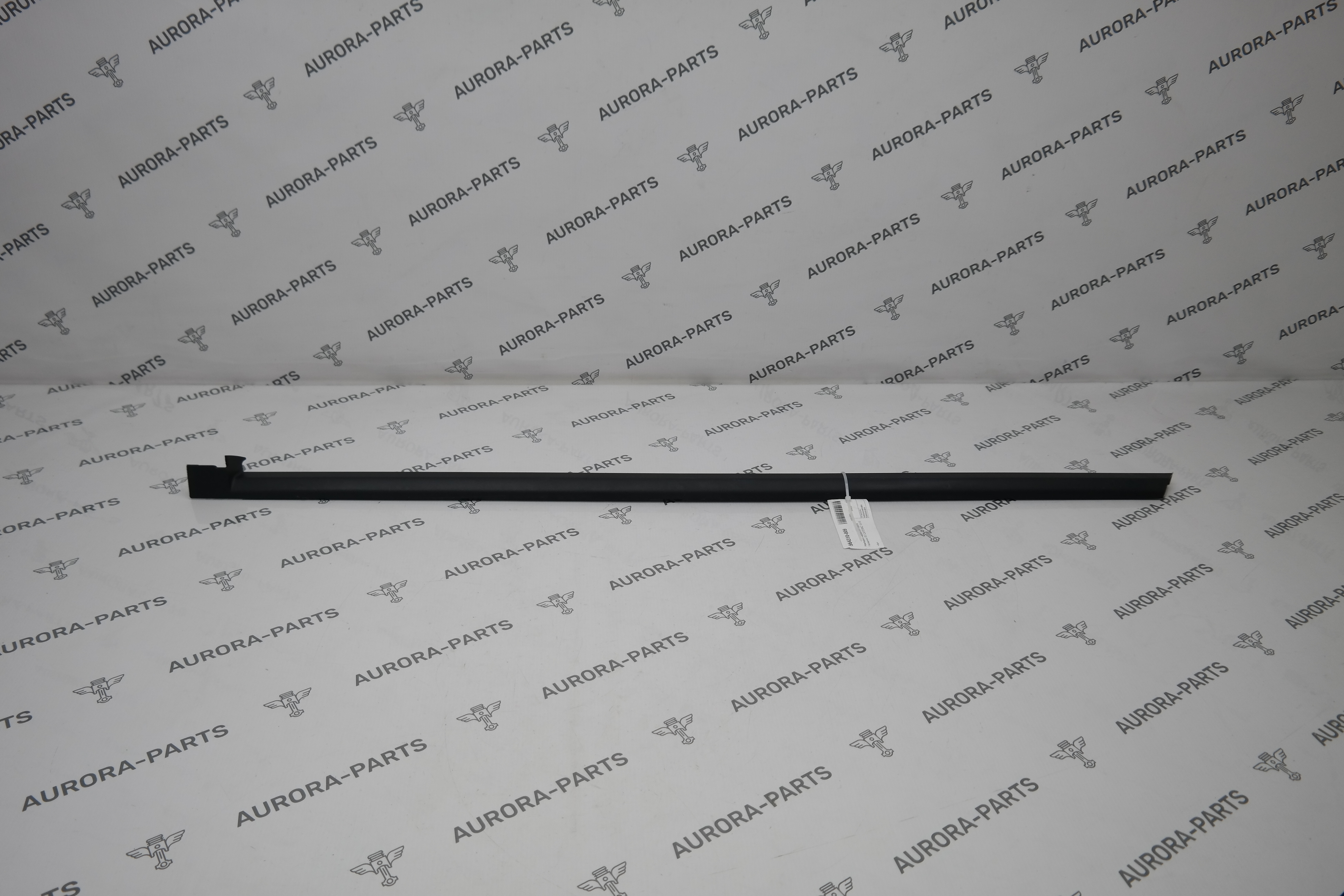 Накладка наружнего порога передняя RH Porsche Cayenne