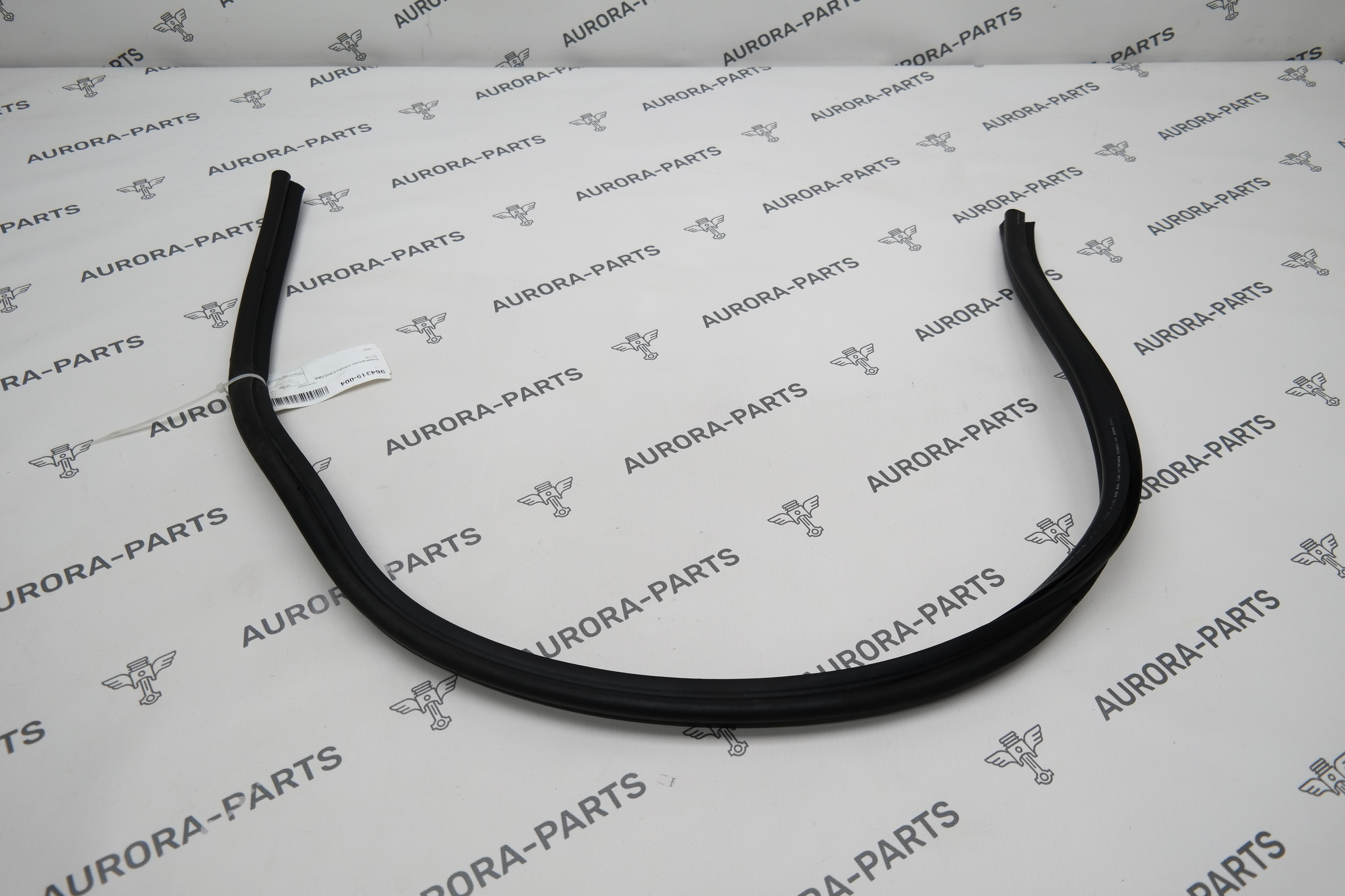 Уплотнитель капота Porsche Cayenne