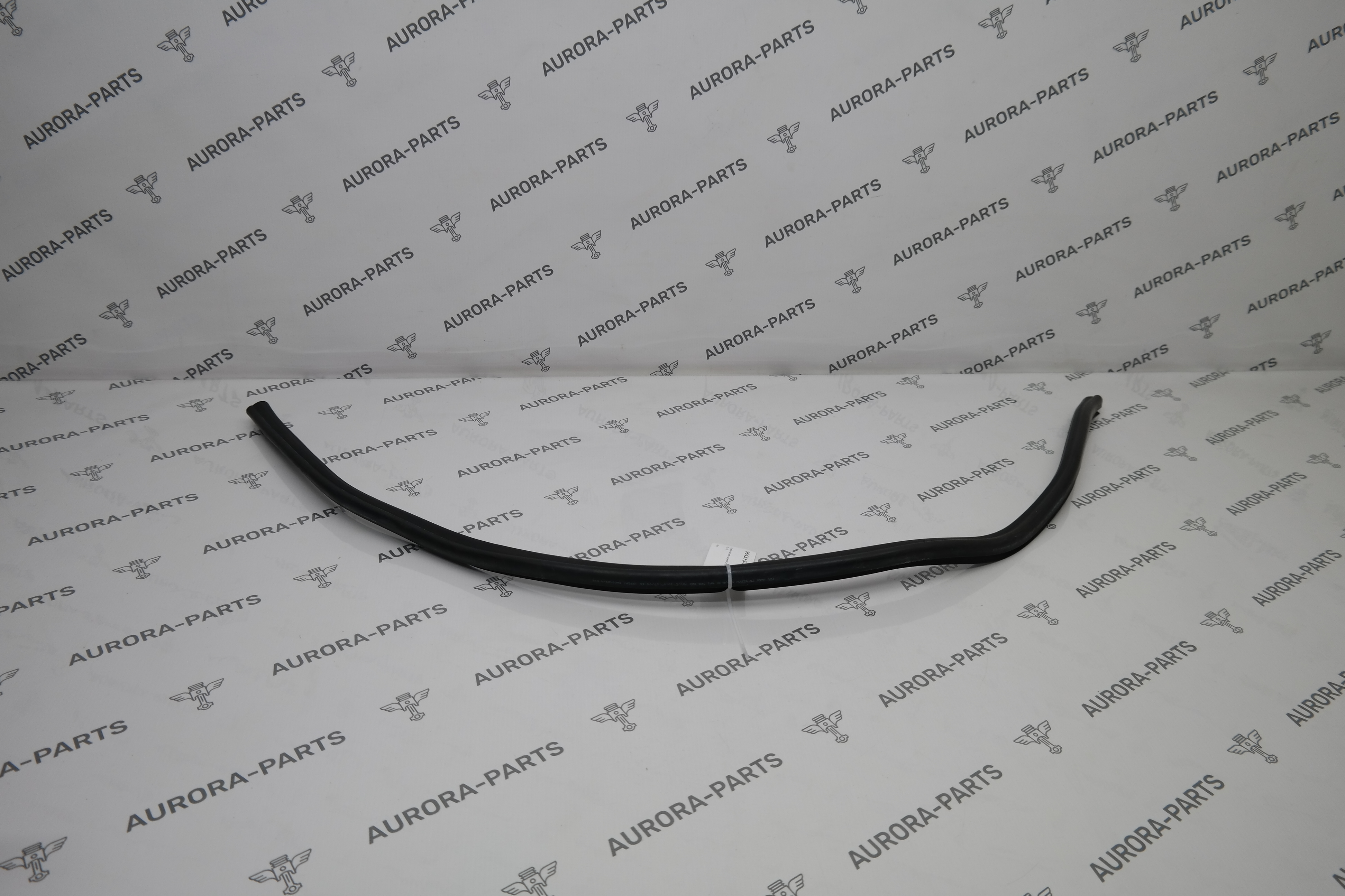 Уплотнитель капота Porsche Cayenne