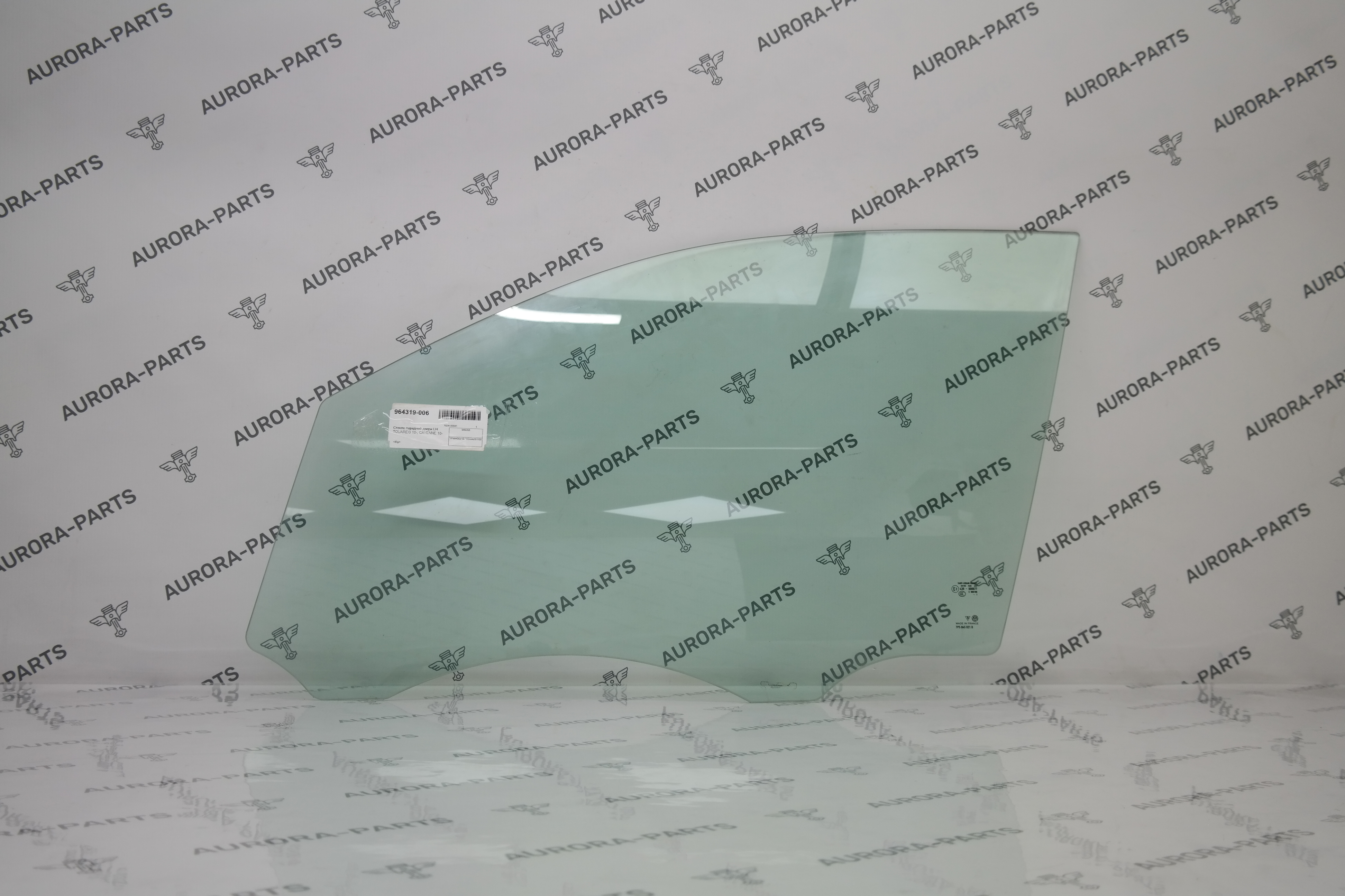 Стекло передней двери LH VW Touareg