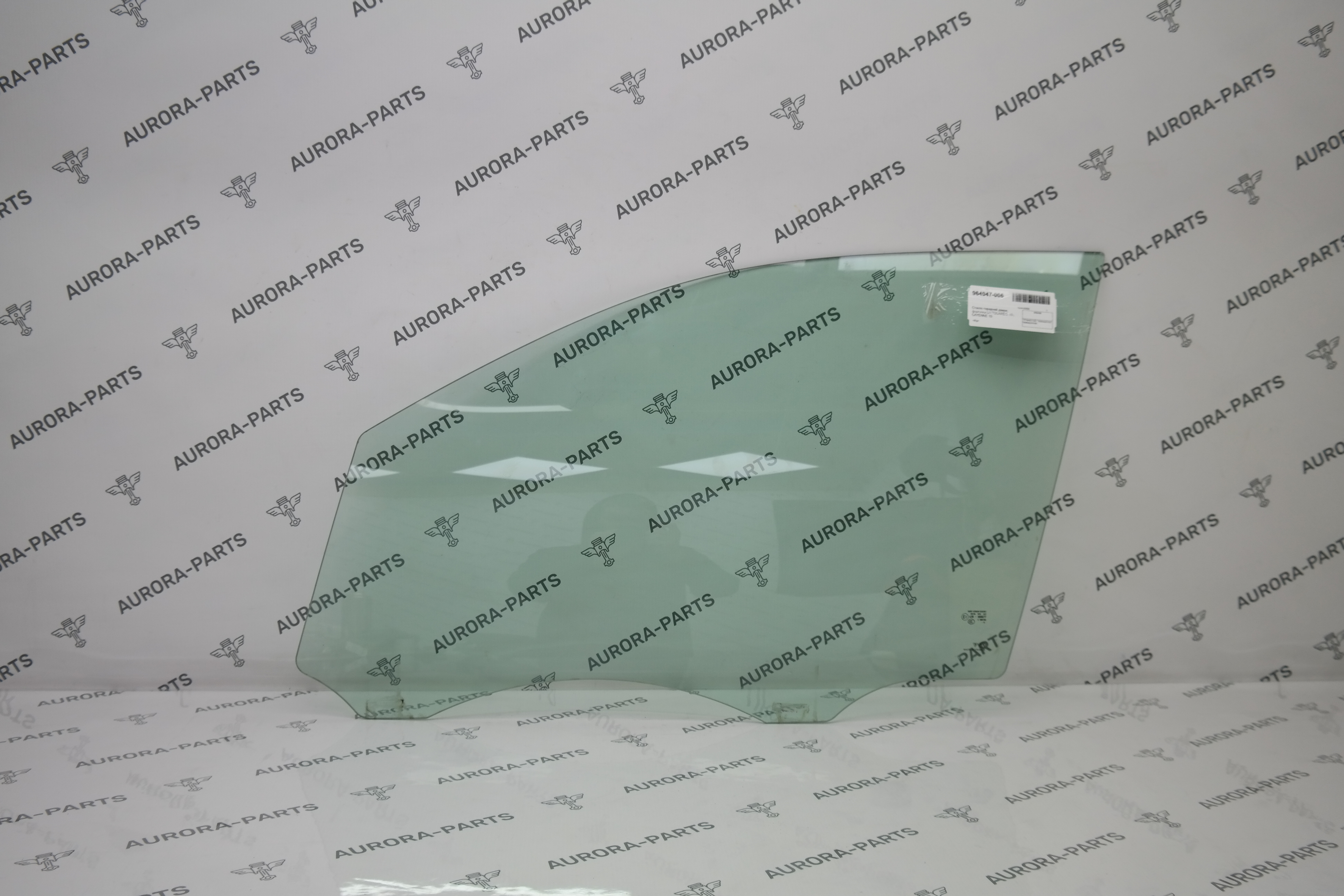 Стекло передней двери LH VW Touareg