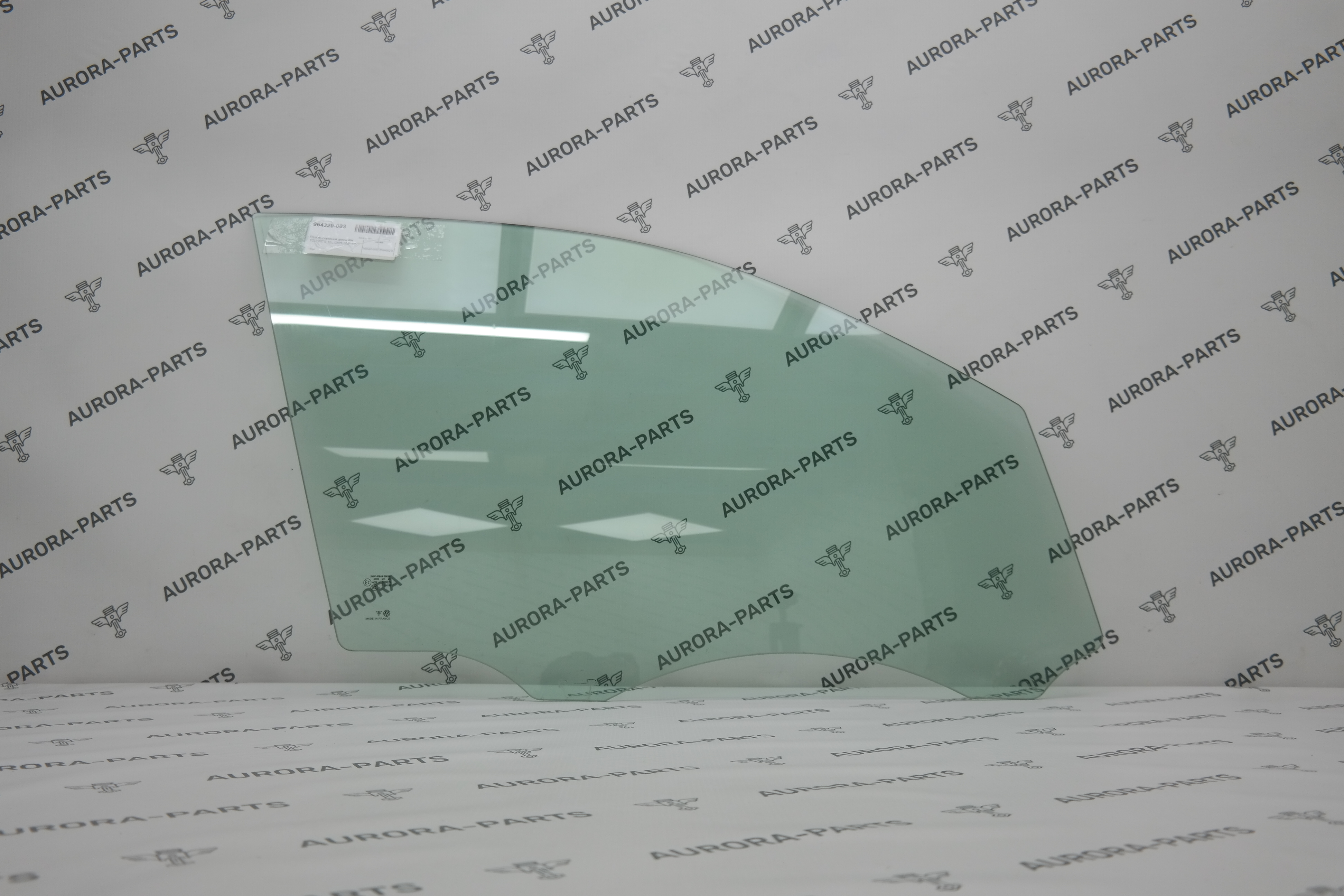 Стекло передней двери RH VW Touareg