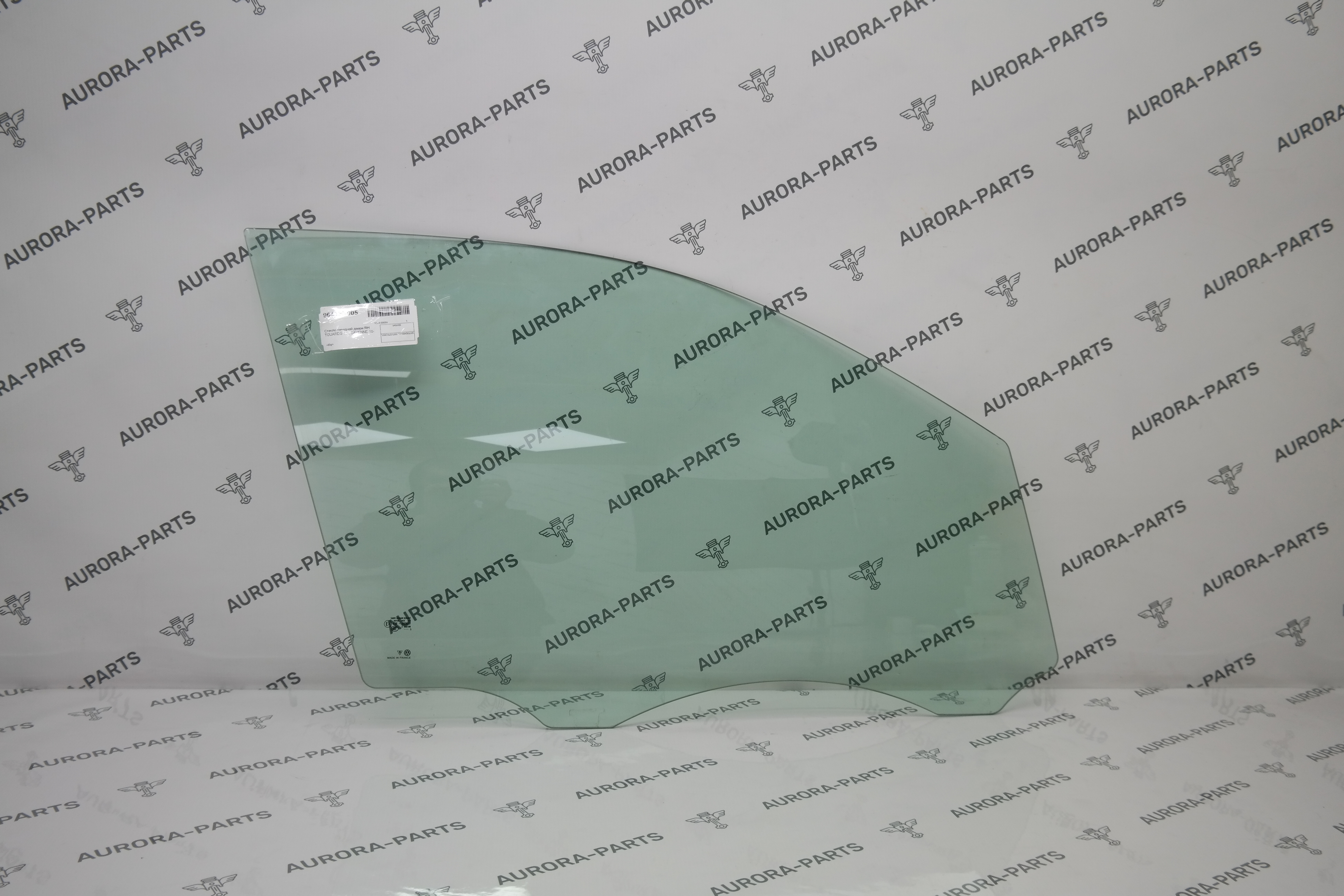 Стекло передней двери RH VW Touareg