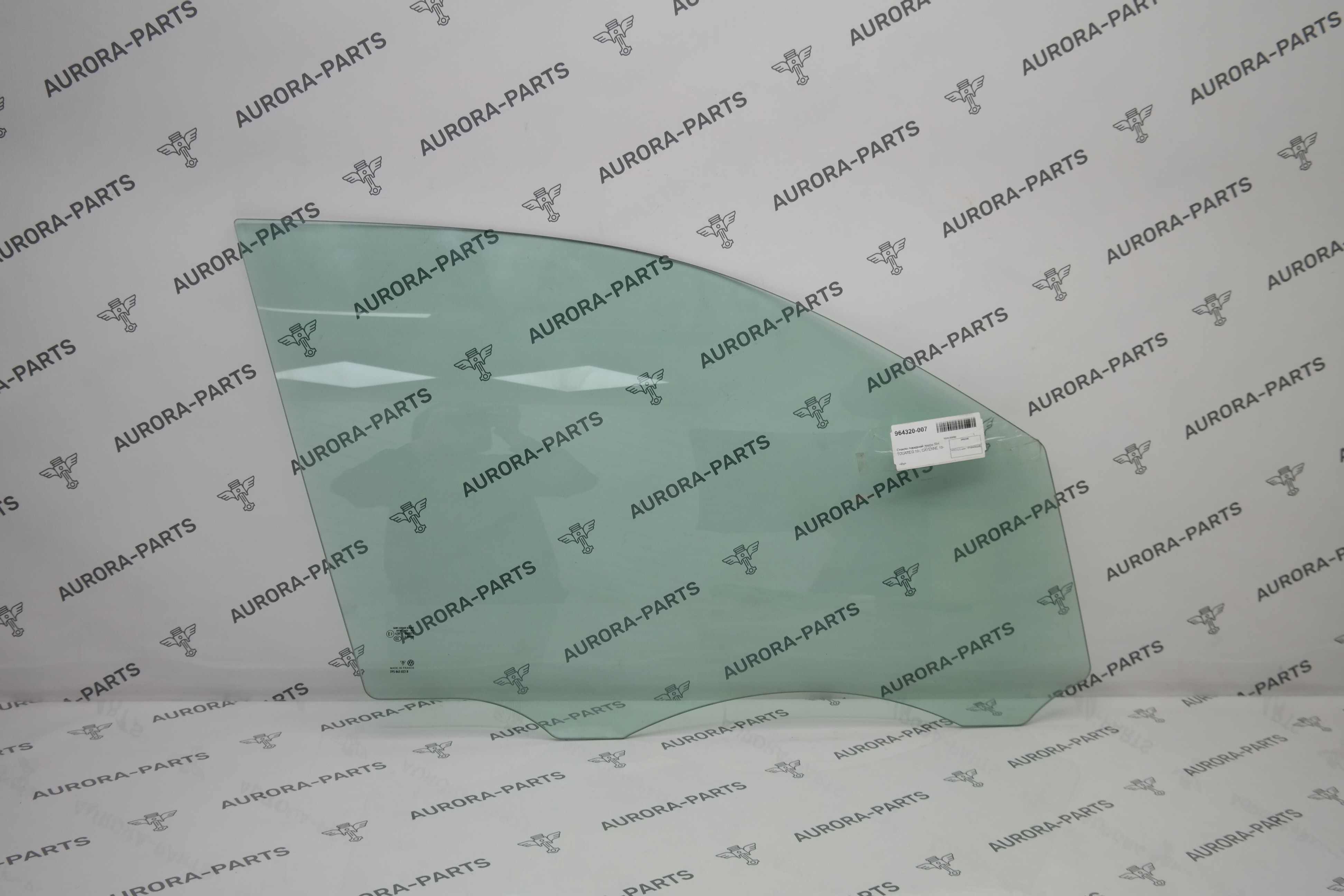 Стекло передней двери RH VW Touareg