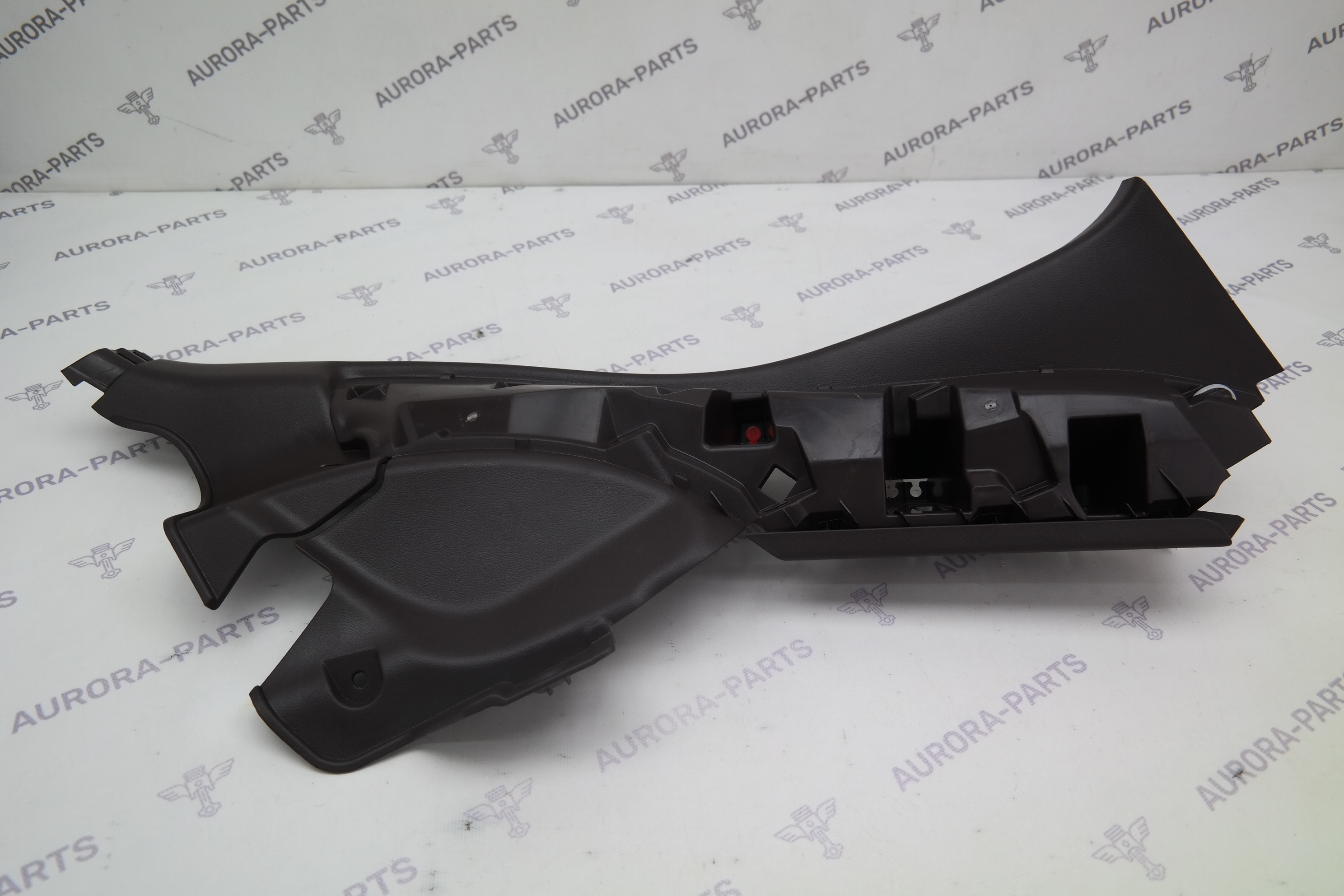 Обшивка стойки C нижняя RH Lexus RX