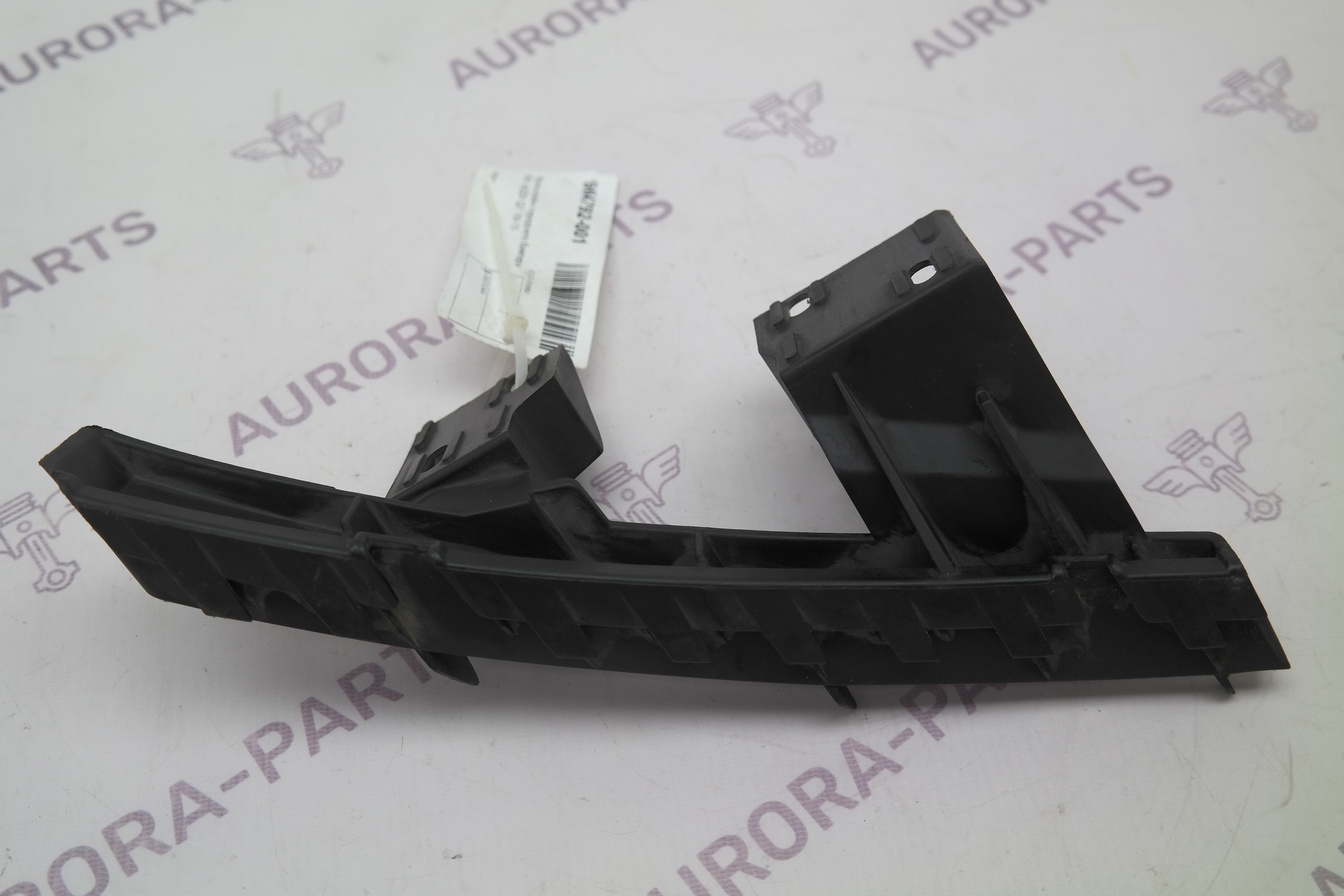 Кронштейн переднего бампера RH Audi Q7