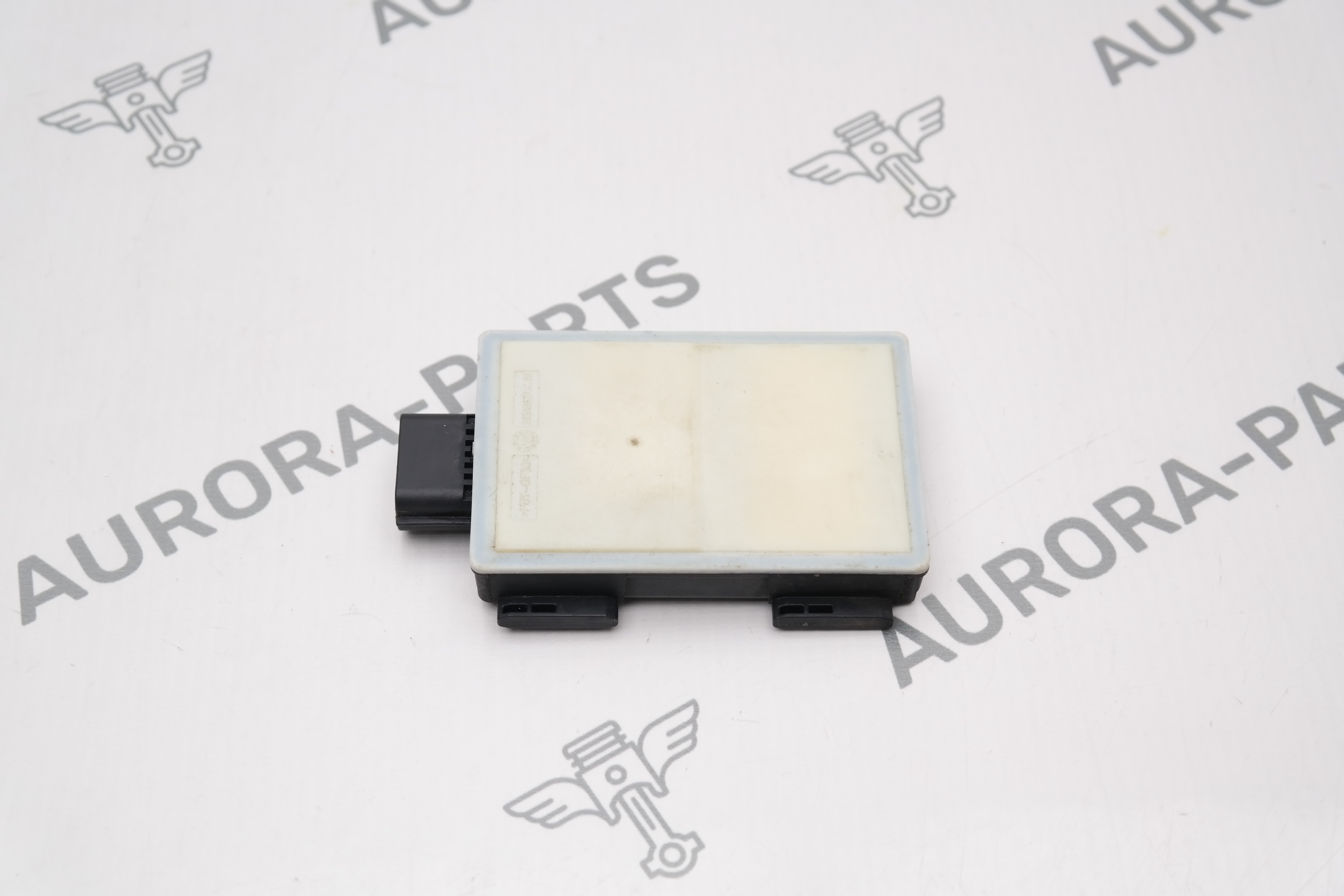 Датчик слепых зон LH=RH Land Rover Defender