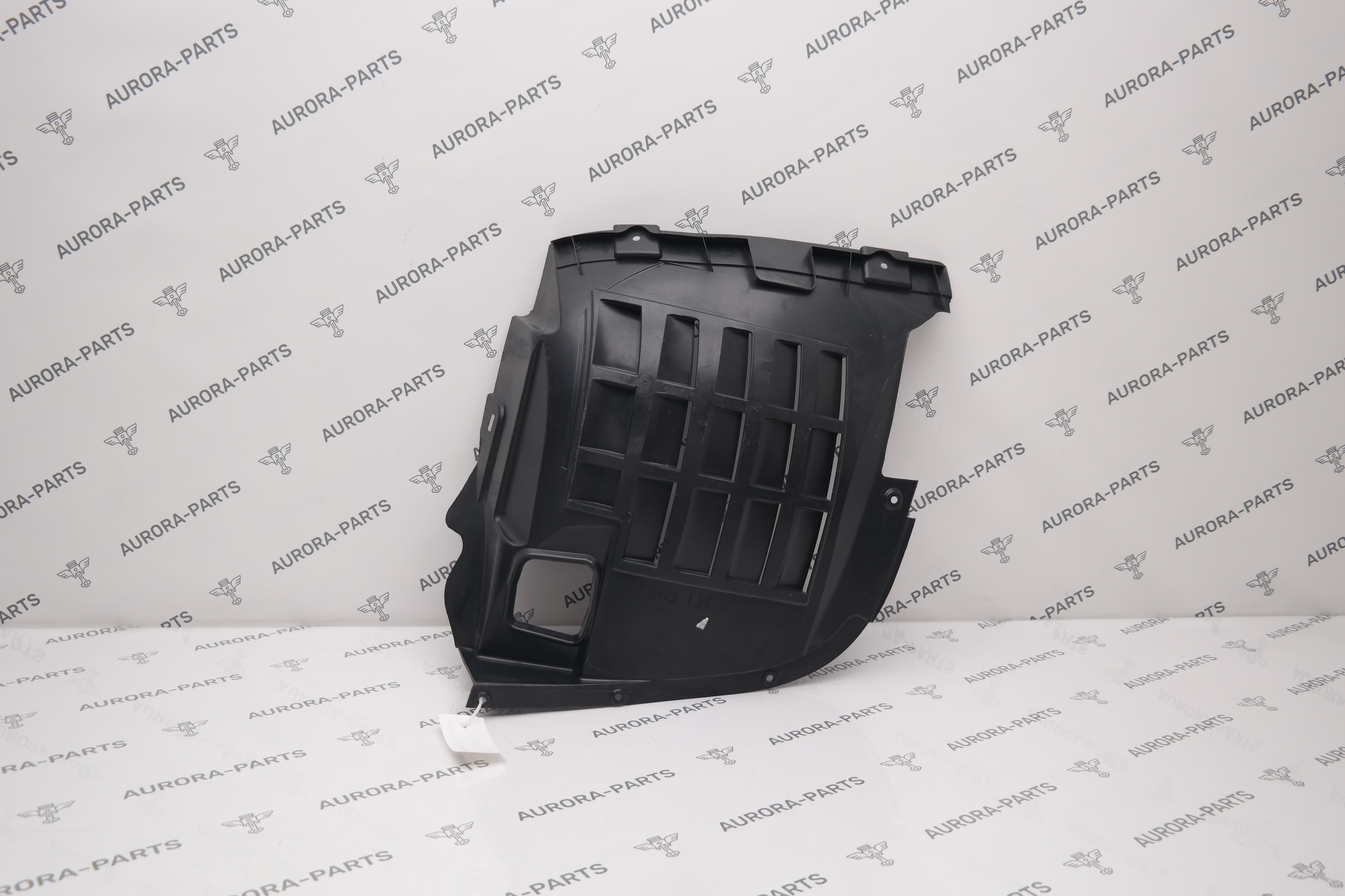 Подкрылок передний (передняя часть) LН Land Rover Defender