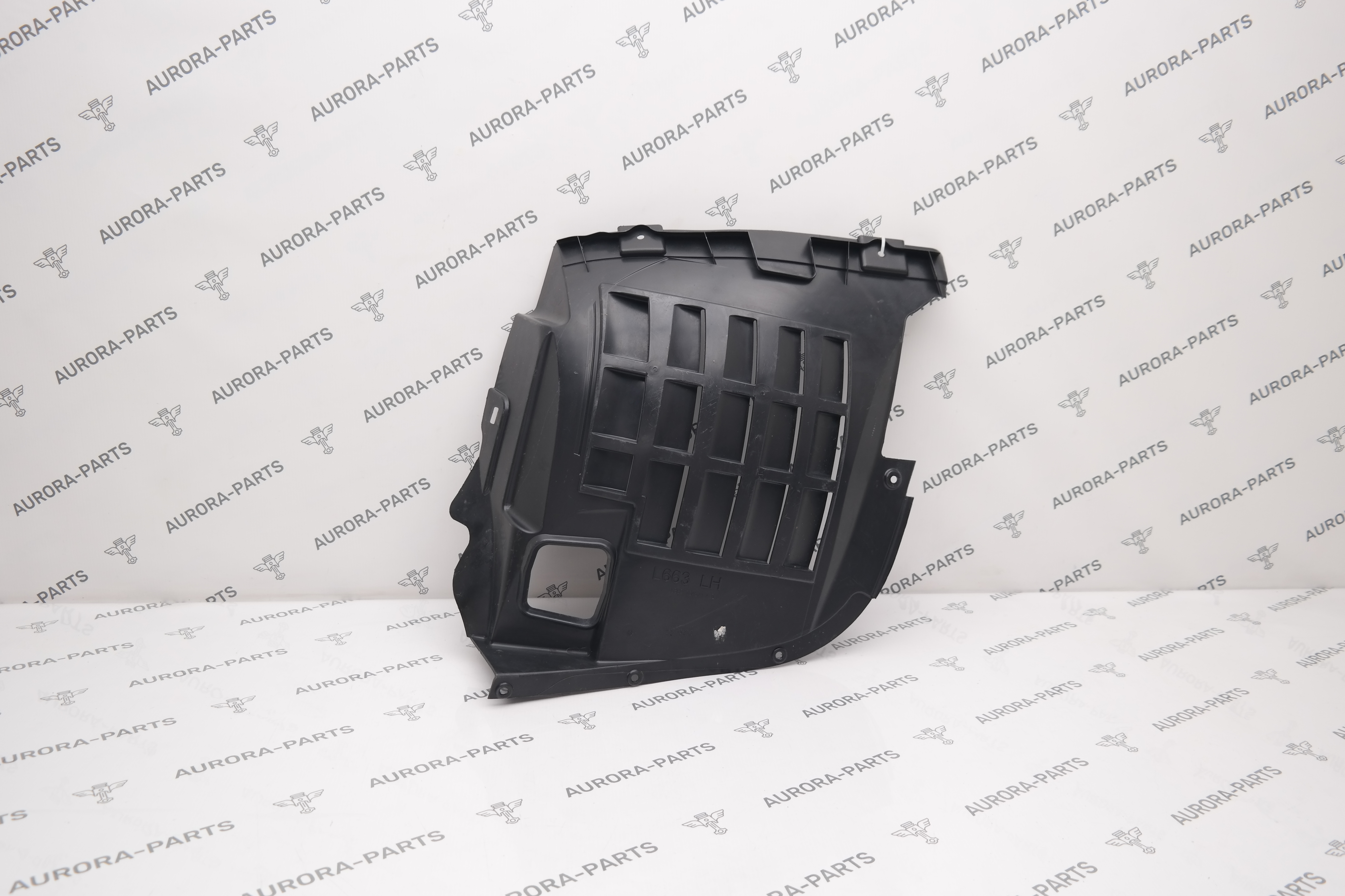 Подкрылок передний (передняя часть) LН Land Rover Defender