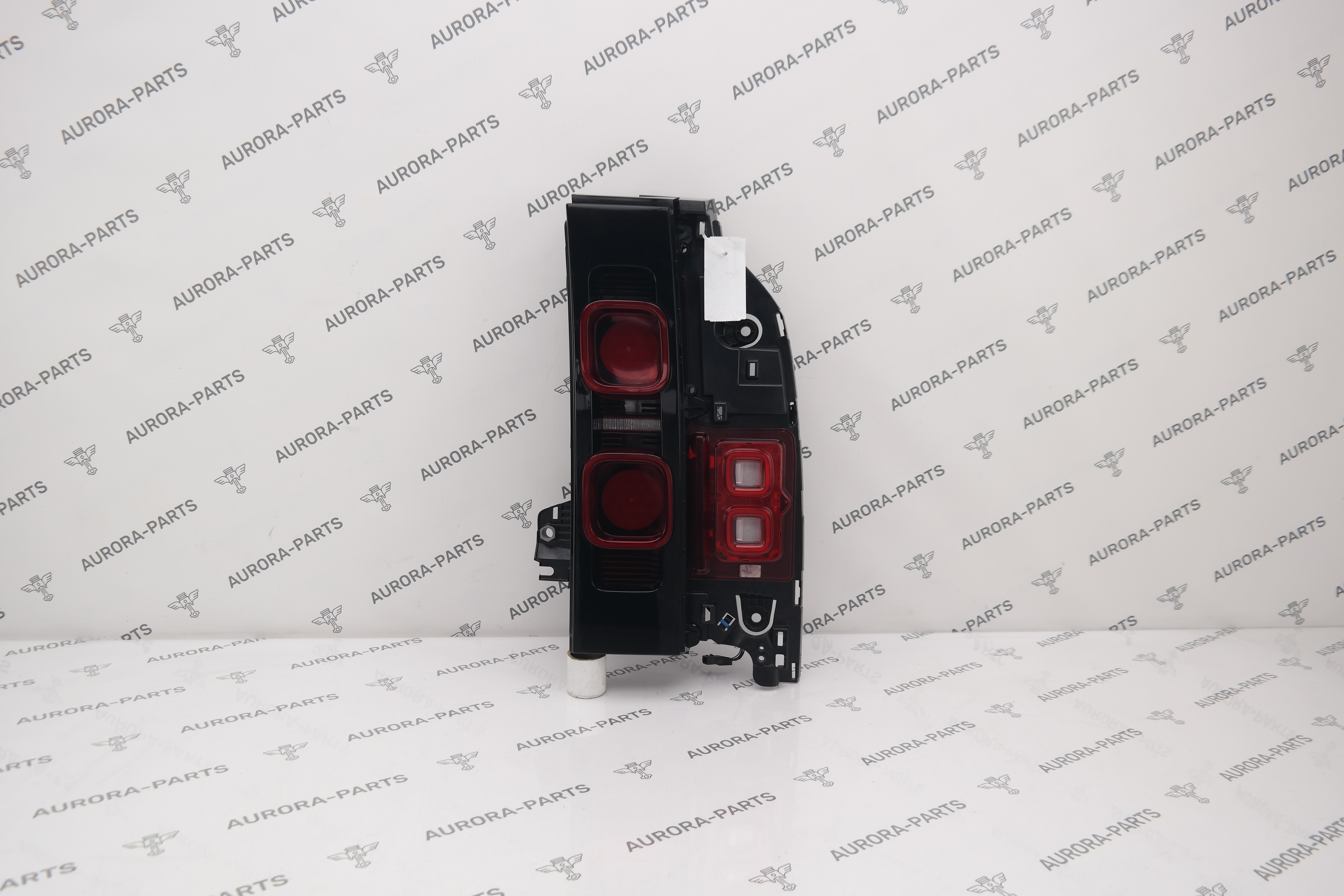 Фонарь задний RH Land Rover Defender