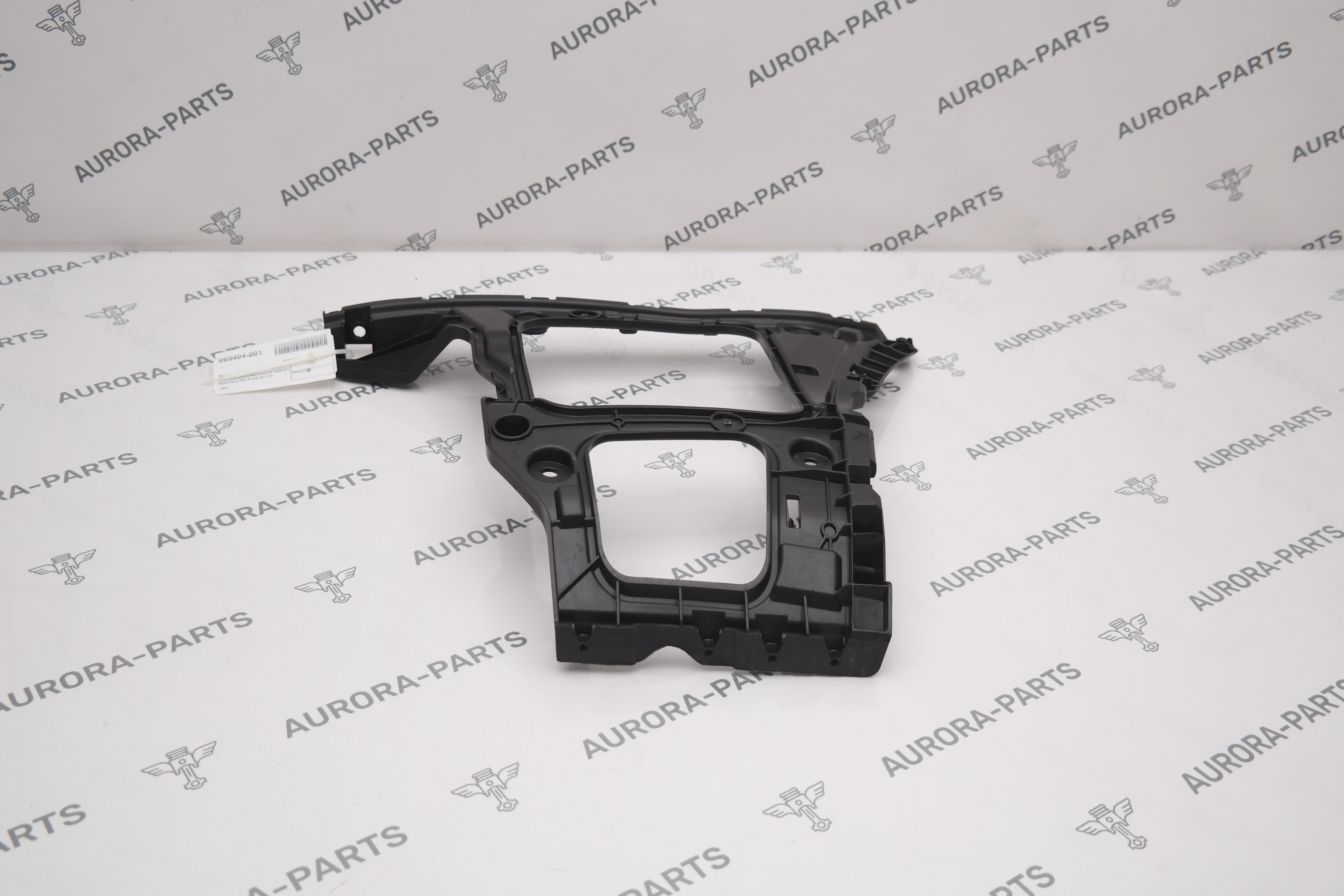 Кронштейн крепления заднего бампера (Направляющая заднего бампера) RH Audi Q7