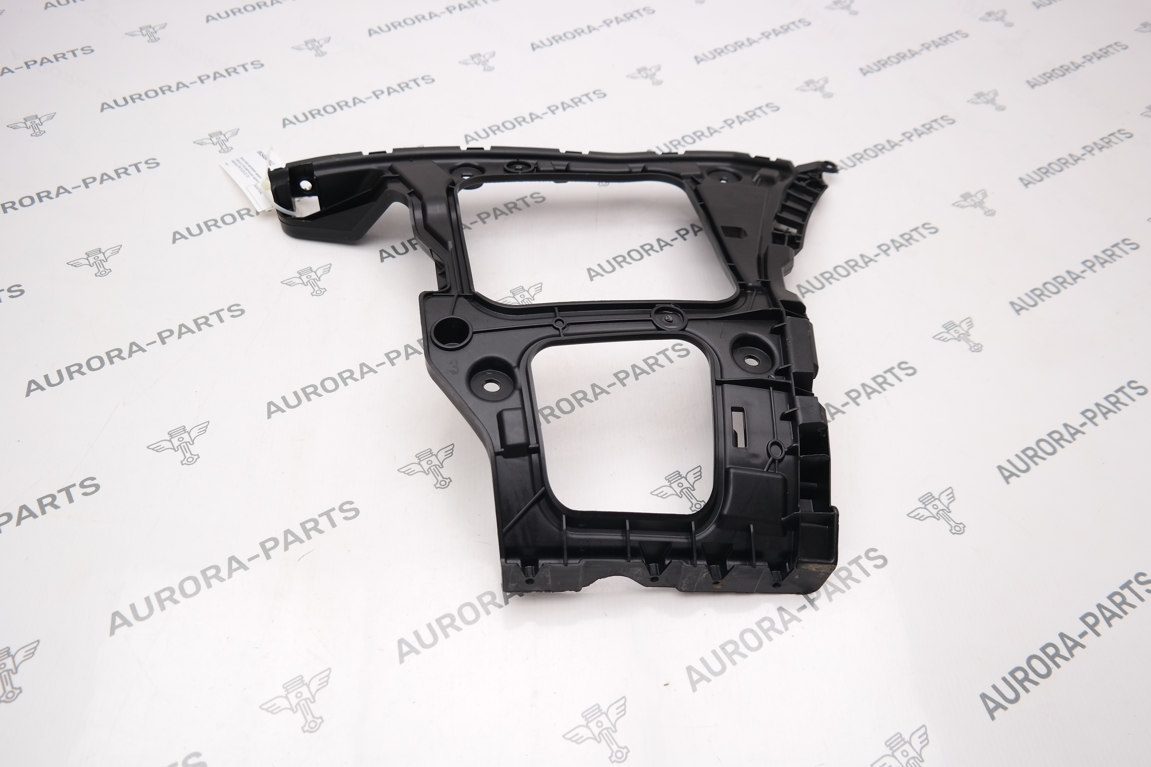 Кронштейн крепления заднего бампера (Направляющая заднего бампера) RH Audi Q7