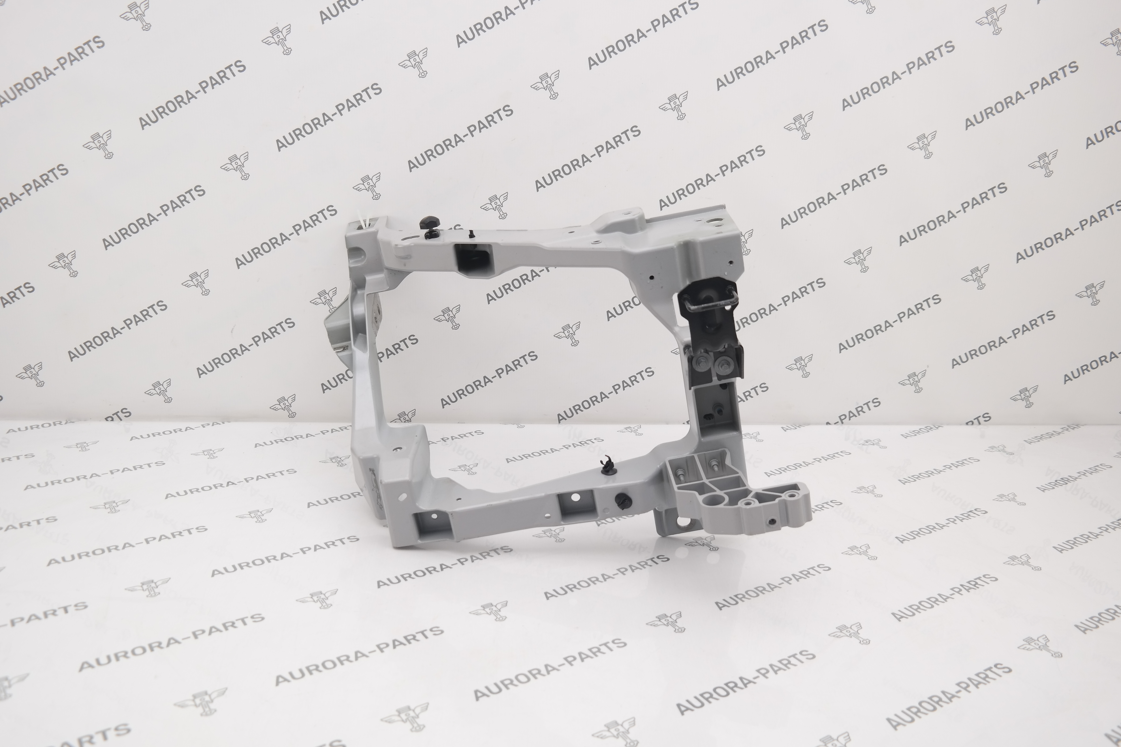 Кронштейн передней фары RH Land Rover Range Rover Sport