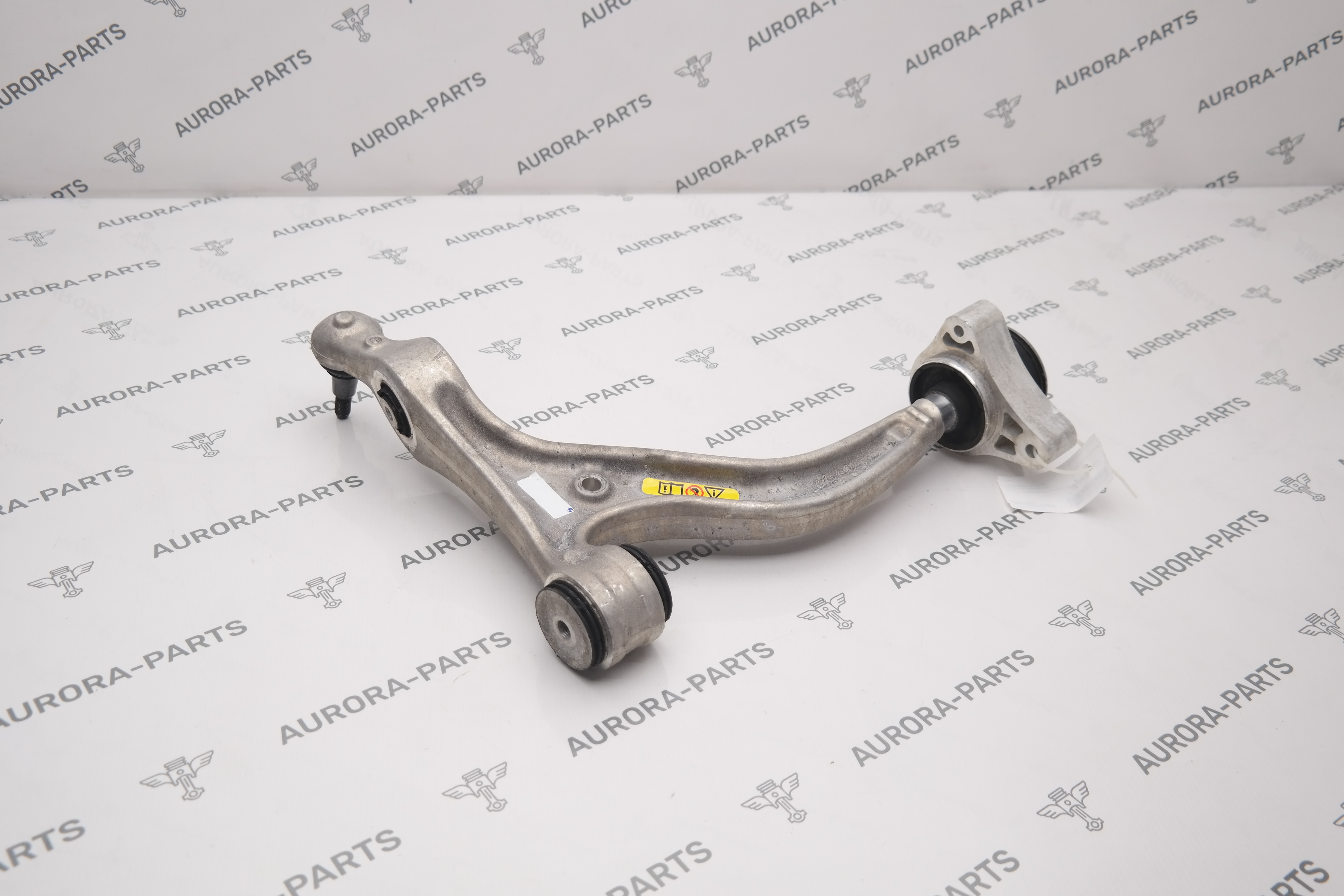 Рычаг поперечный нижний передней подвески LH Porsche Panamera