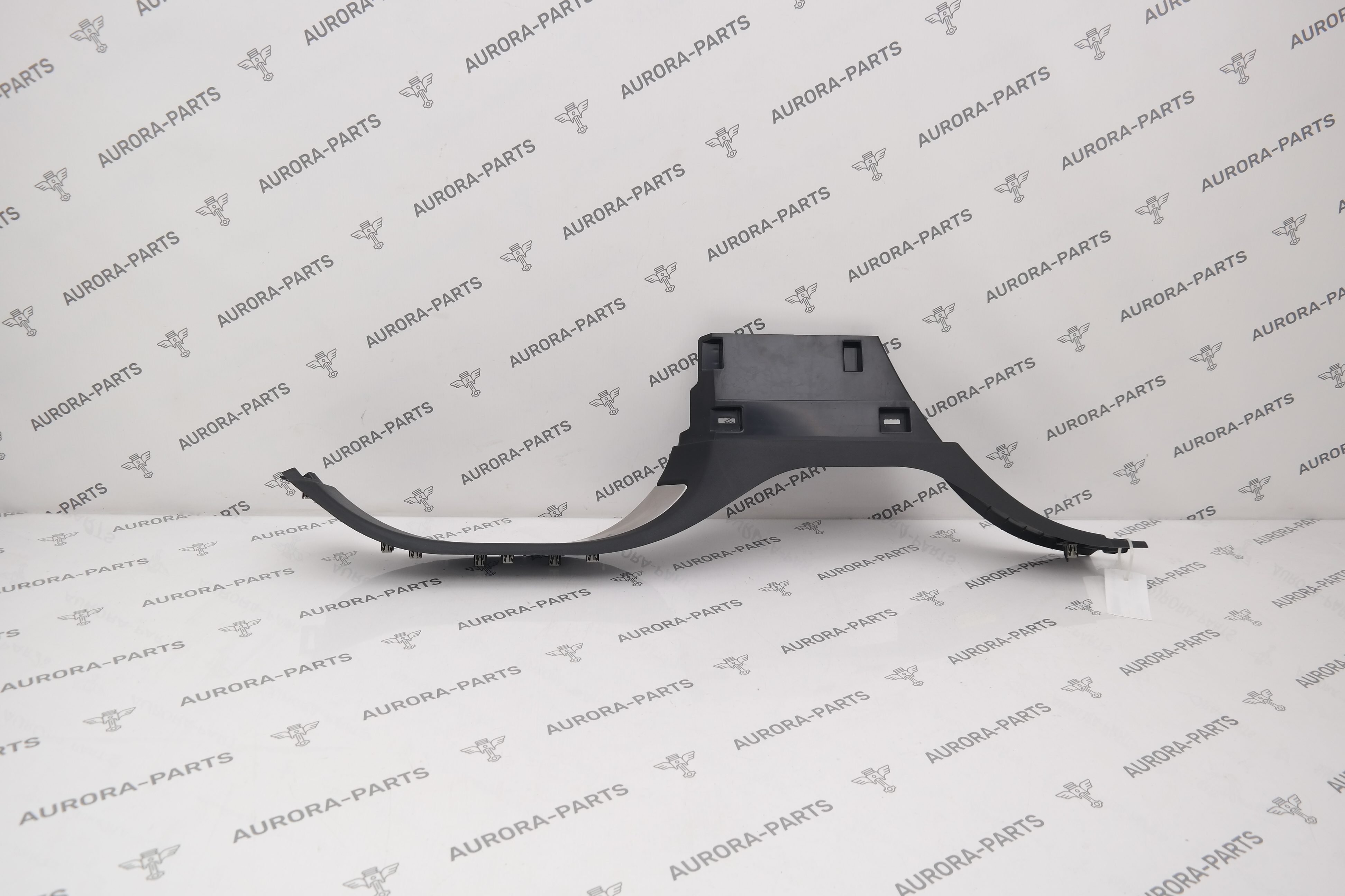 Накладка внутреннего порога задняя LH Land Rover Range Rover Sport