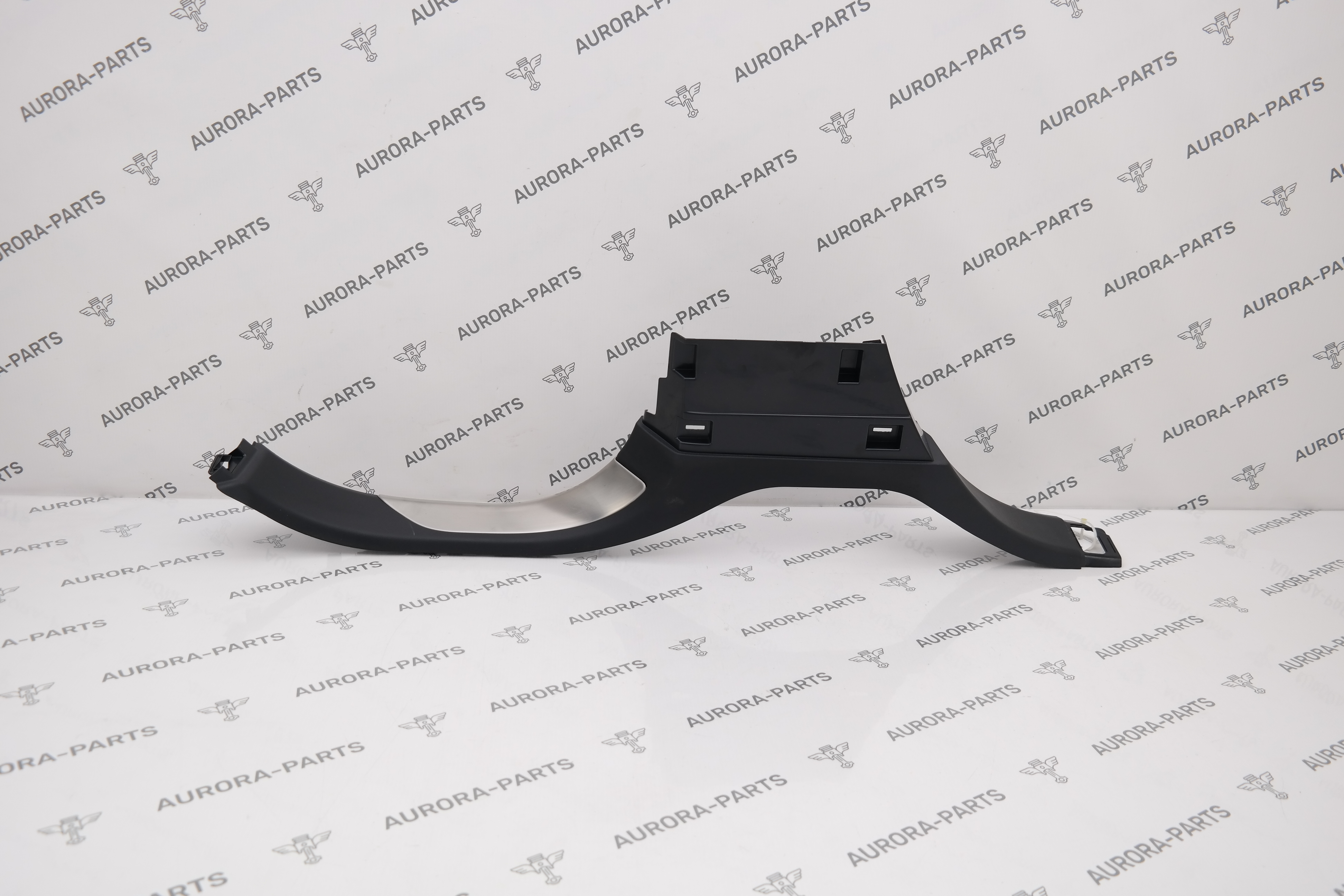 Накладка внутреннего порога задняя LH Land Rover Range Rover Sport