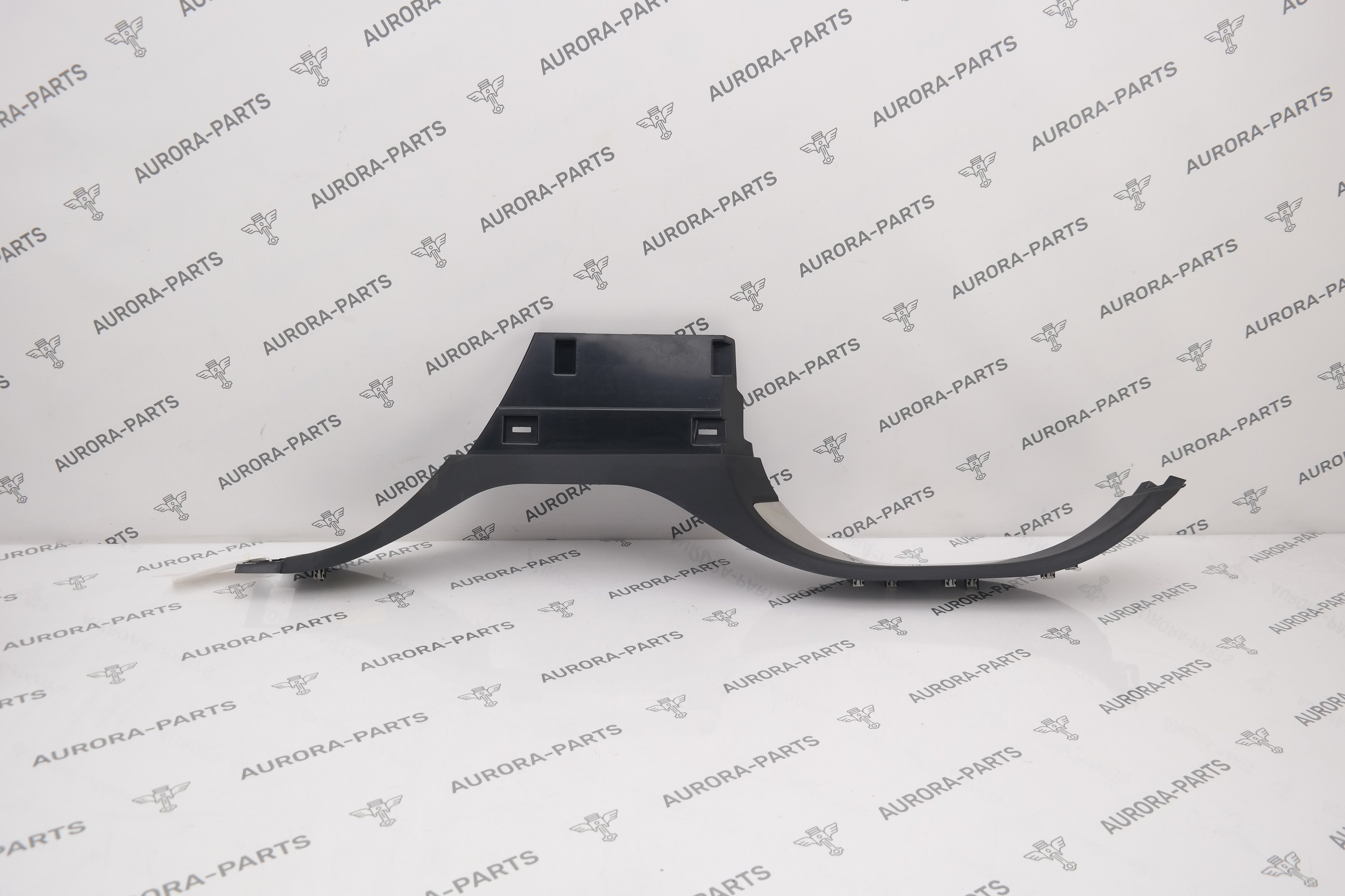 Накладка внутреннего порога задняя RH Land Rover Range Rover Sport