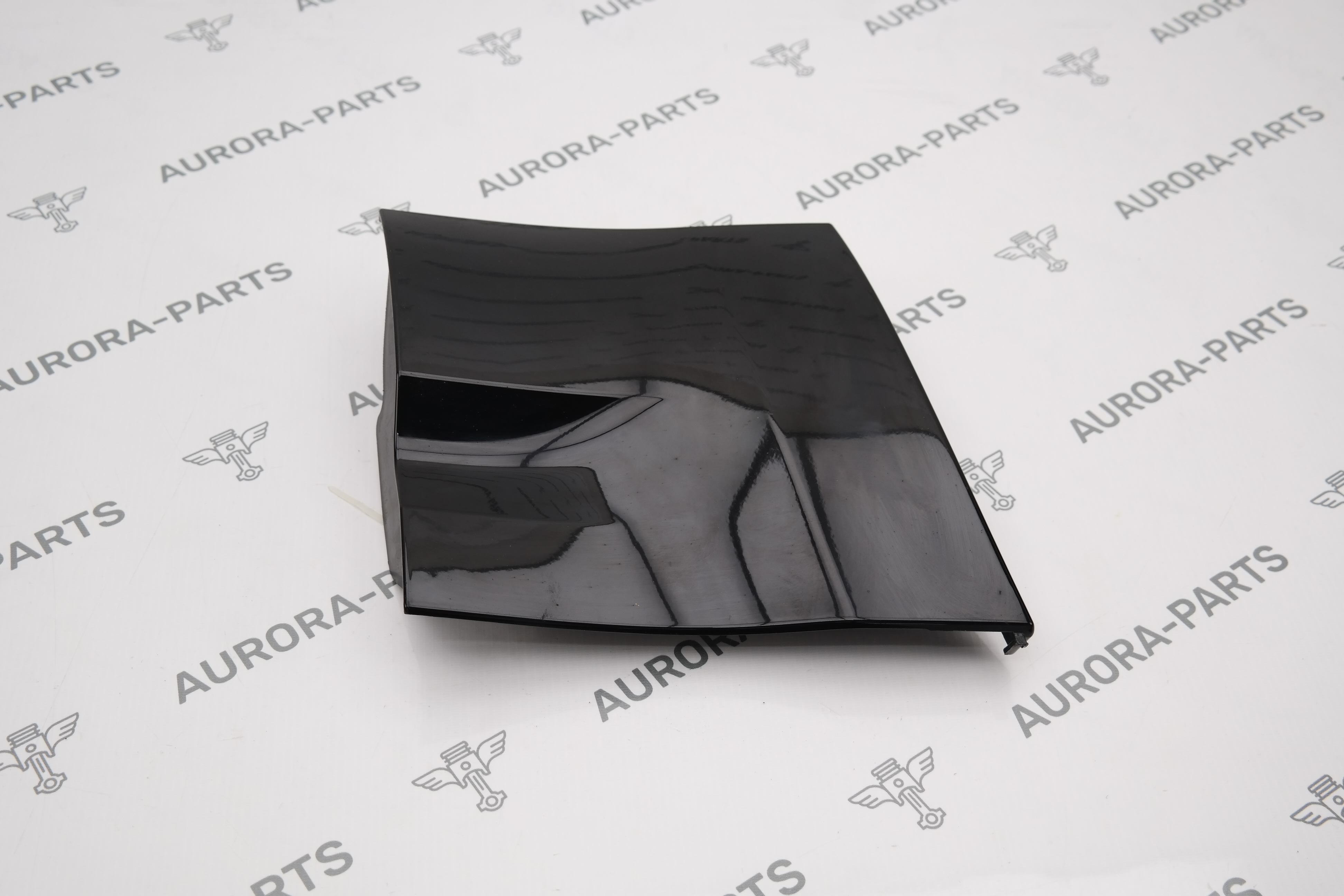 Молдинг переднего крыла нижний LН Land Rover Defender