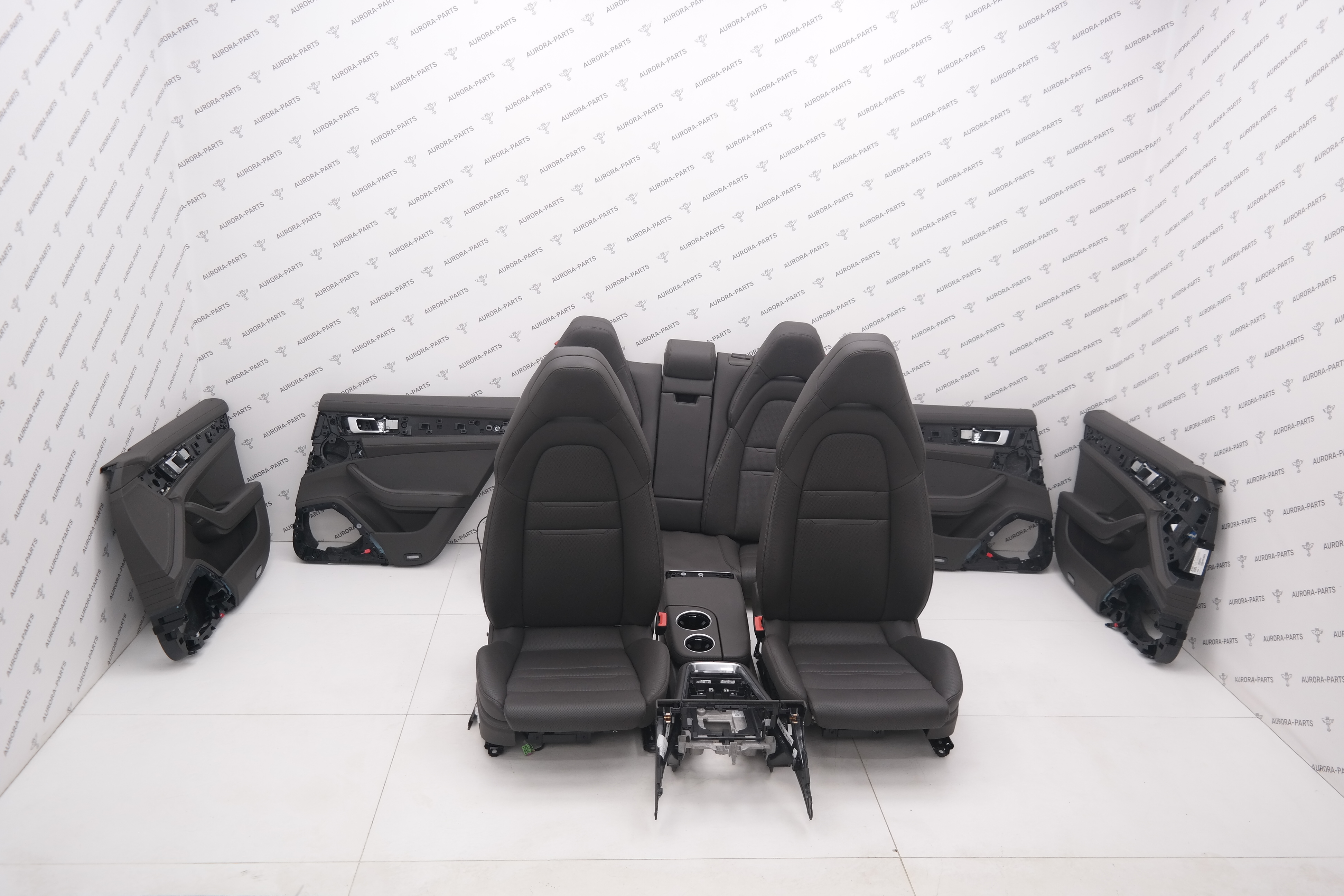 Комплект сидений кожа (вентиляция, массаж, подогрев) + дверные карты, подлокотник Porsche Panamera