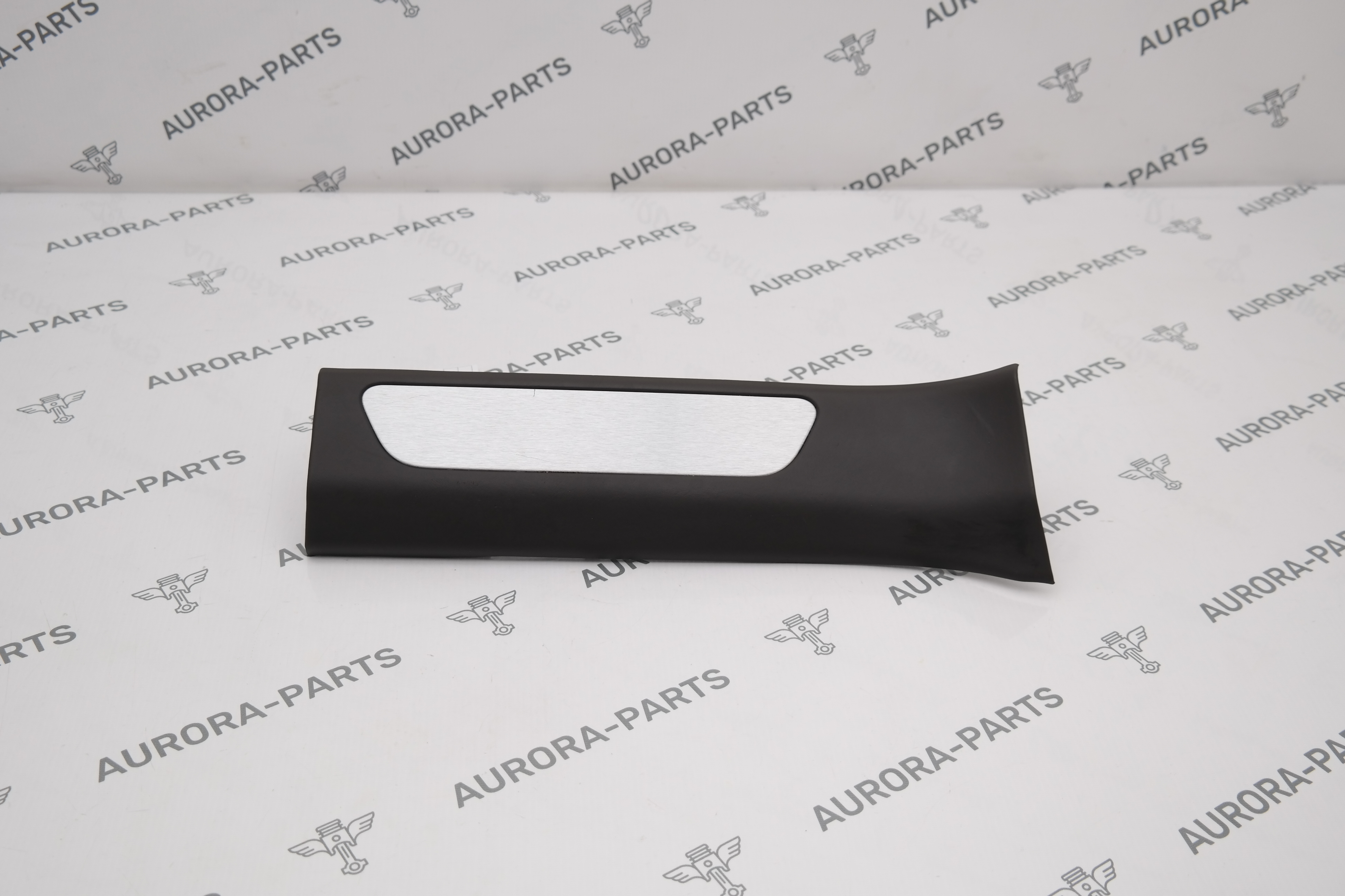 Накладка внутреннего порога задняя RH Porsche Panamera