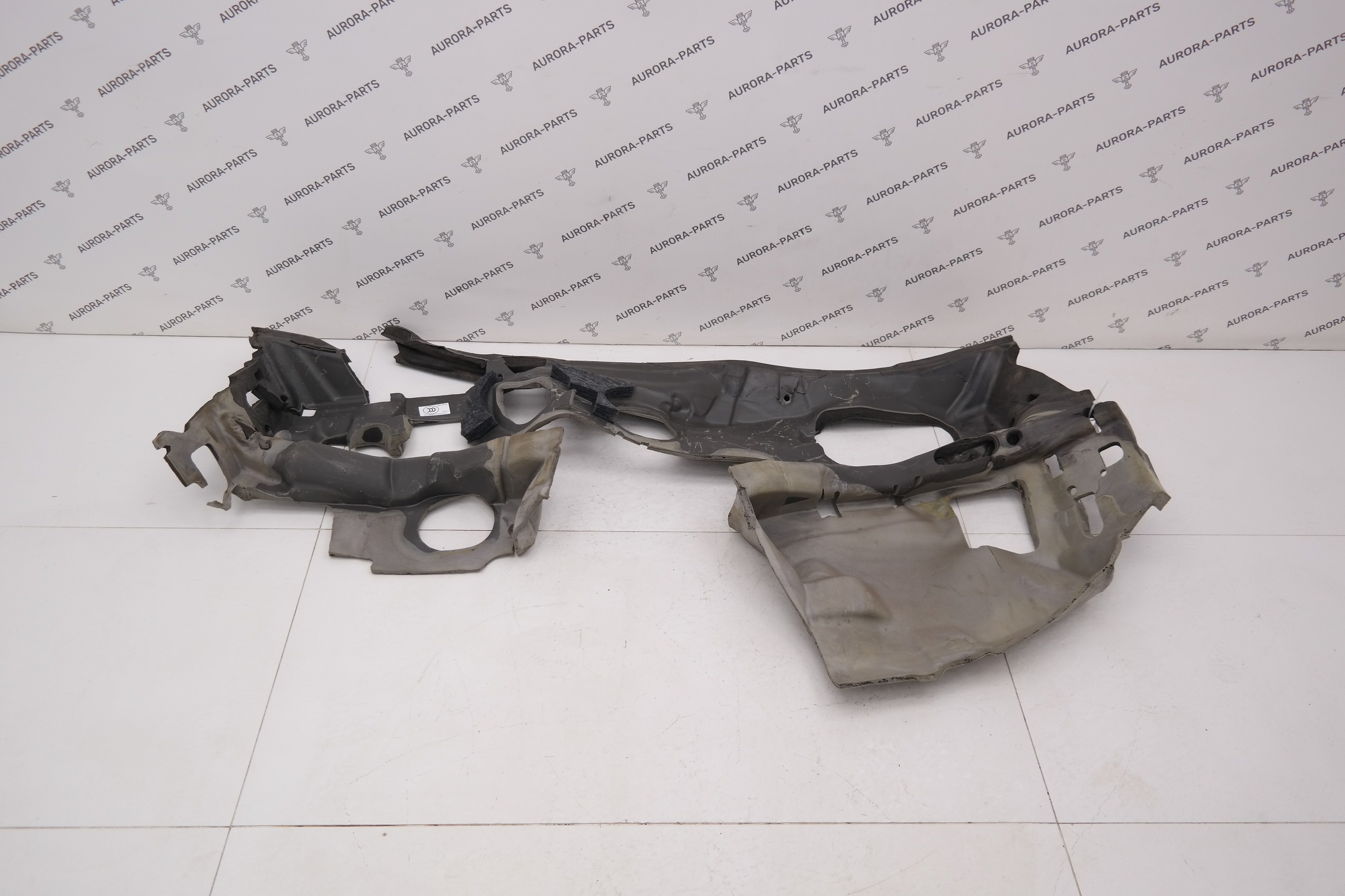 Шумоизоляция перегородки моторного отсека Porsche Panamera