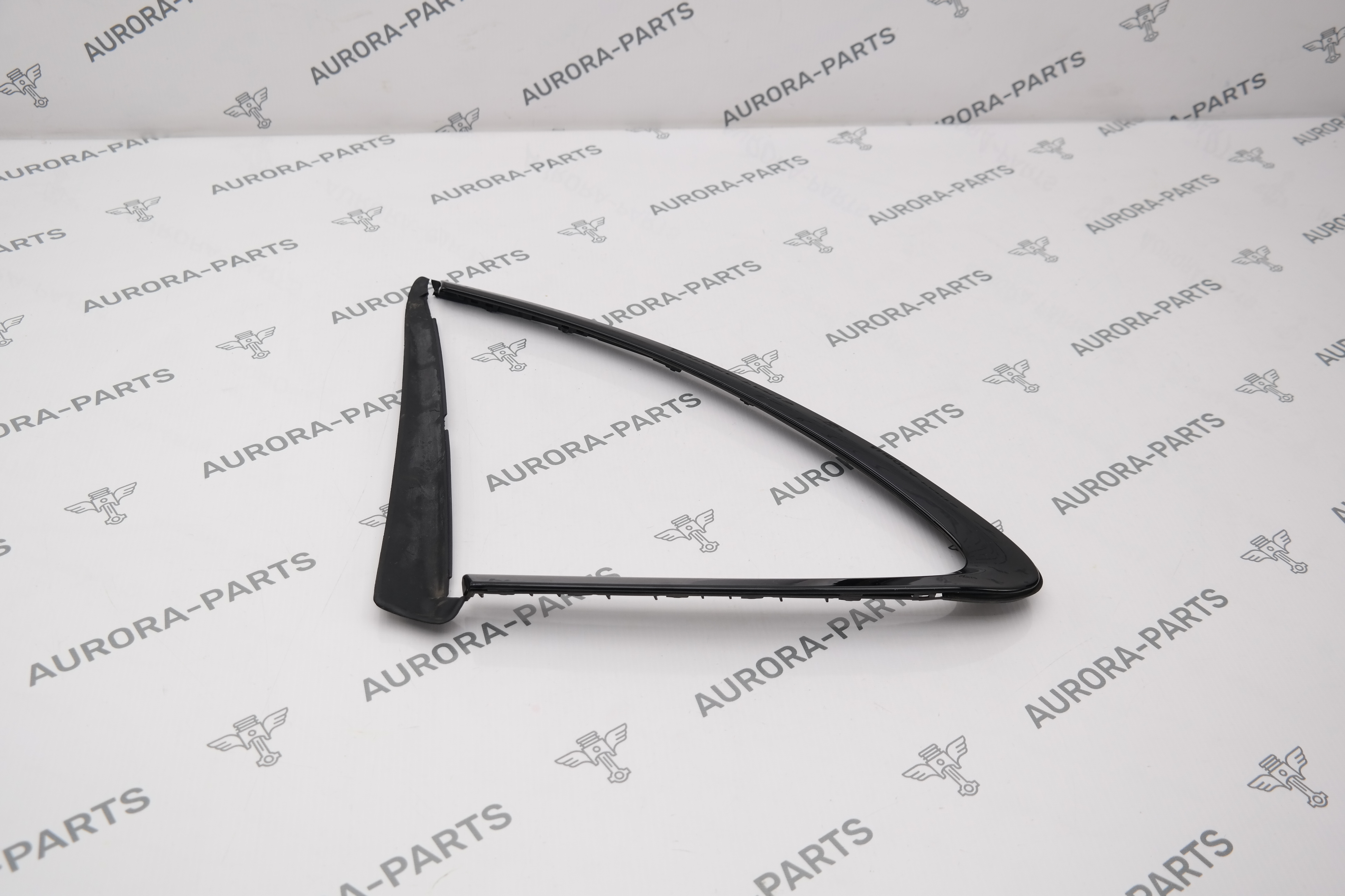 Накладка декоративная стекла заднего крыла LH Porsche Panamera