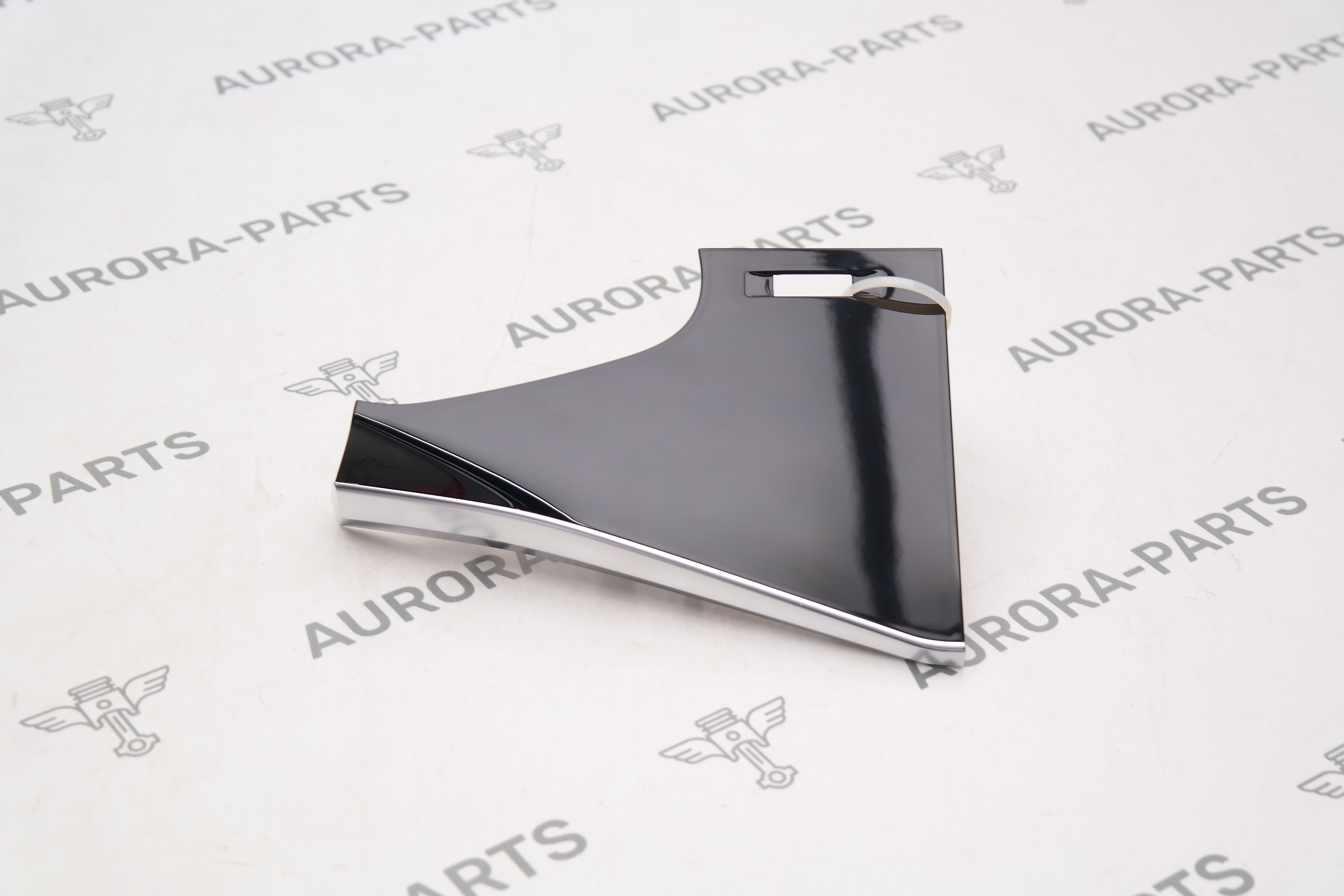 Накладка торпеды декоративная LH Audi Q7