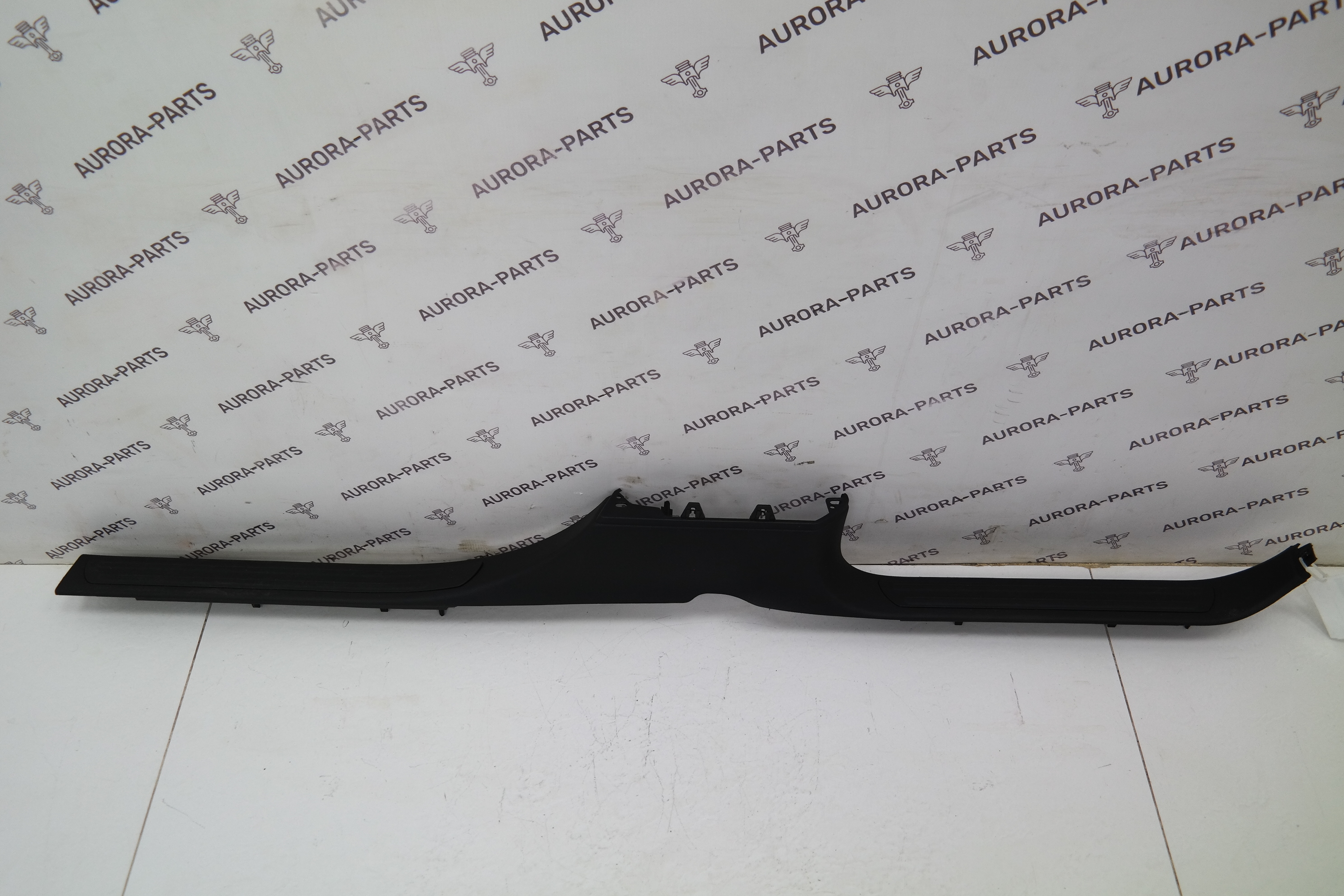 Накладка порога внутренняя RH Audi Q7