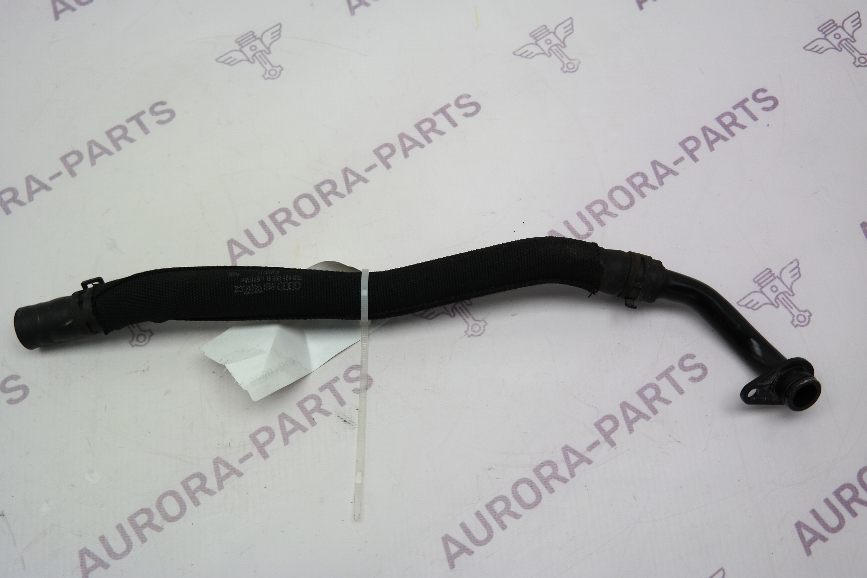 Патрубок системы охлаждения Audi Q7