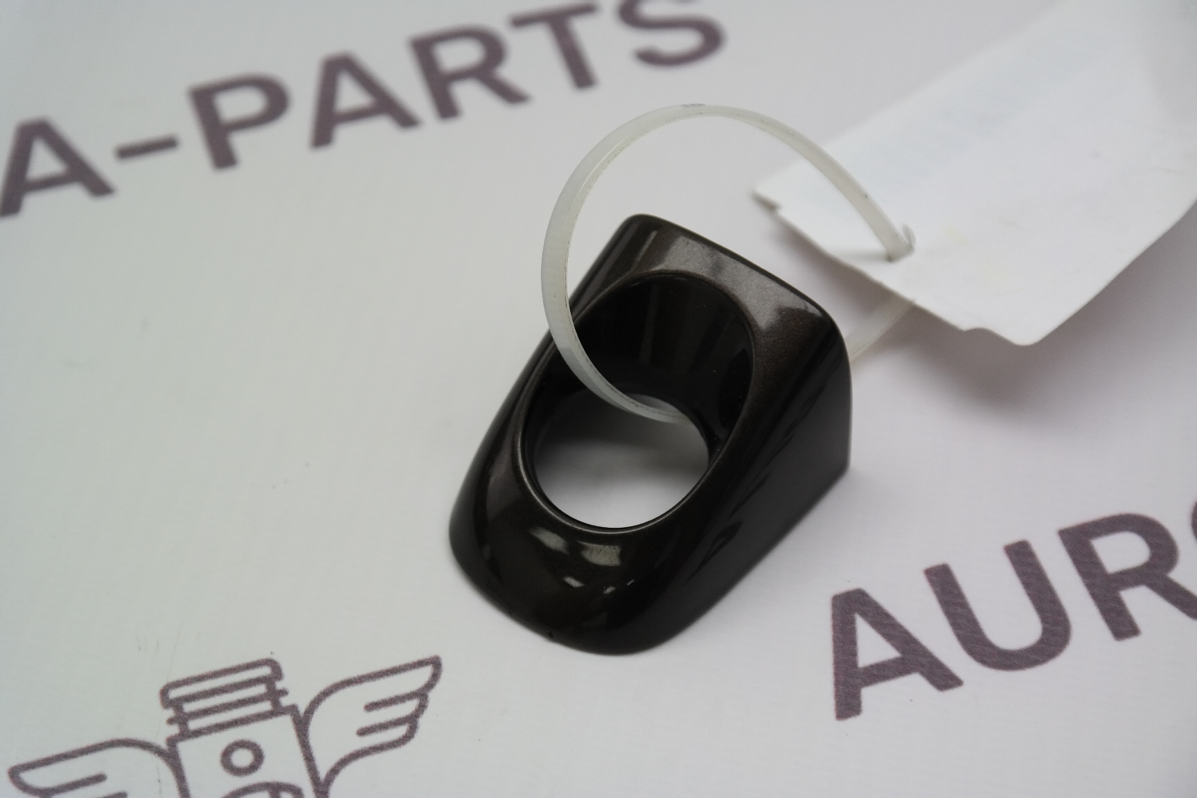 Хвостик наружной ручки передней двери LH Audi Q7