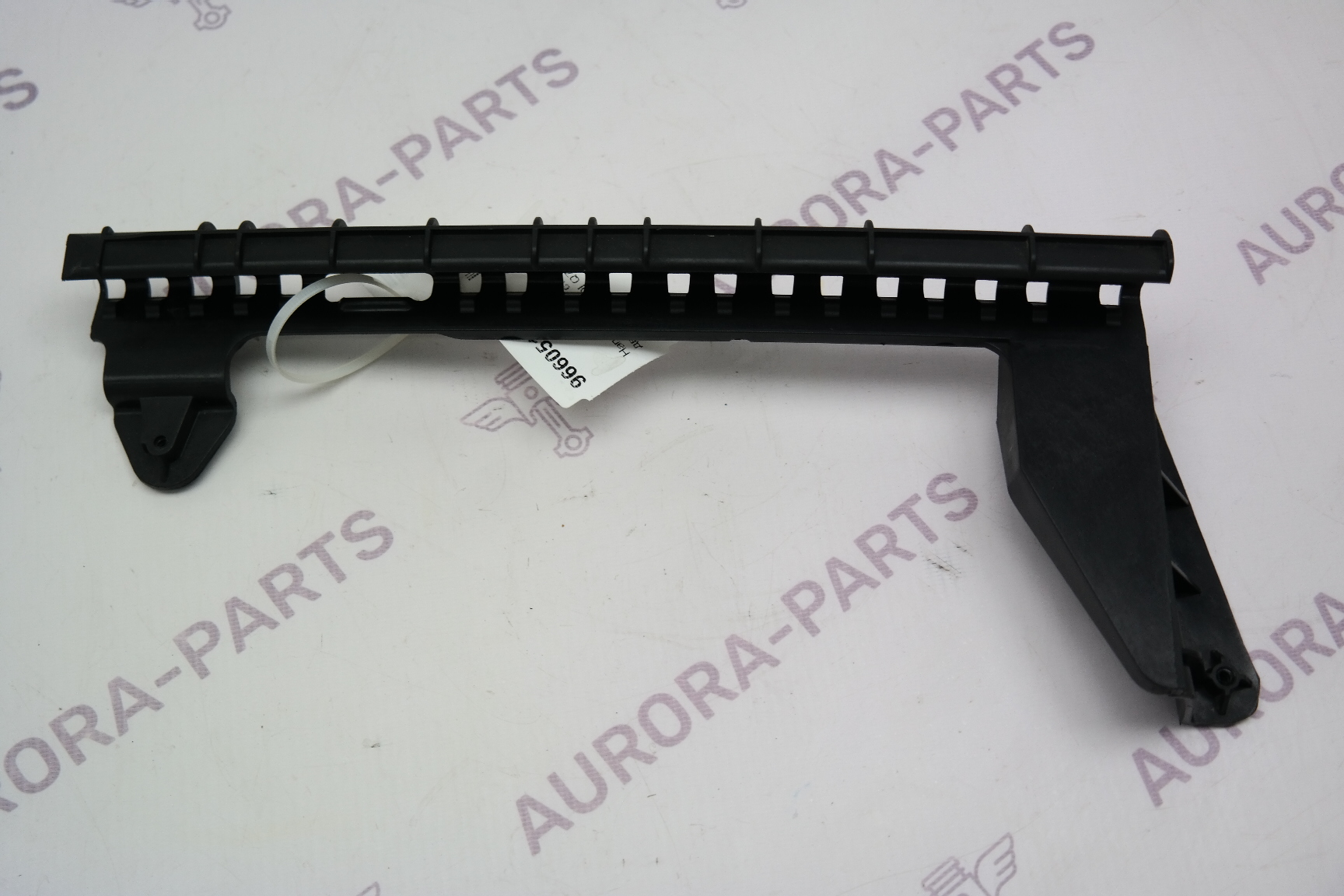 Направляющая стекла задней двери LH Audi Q7