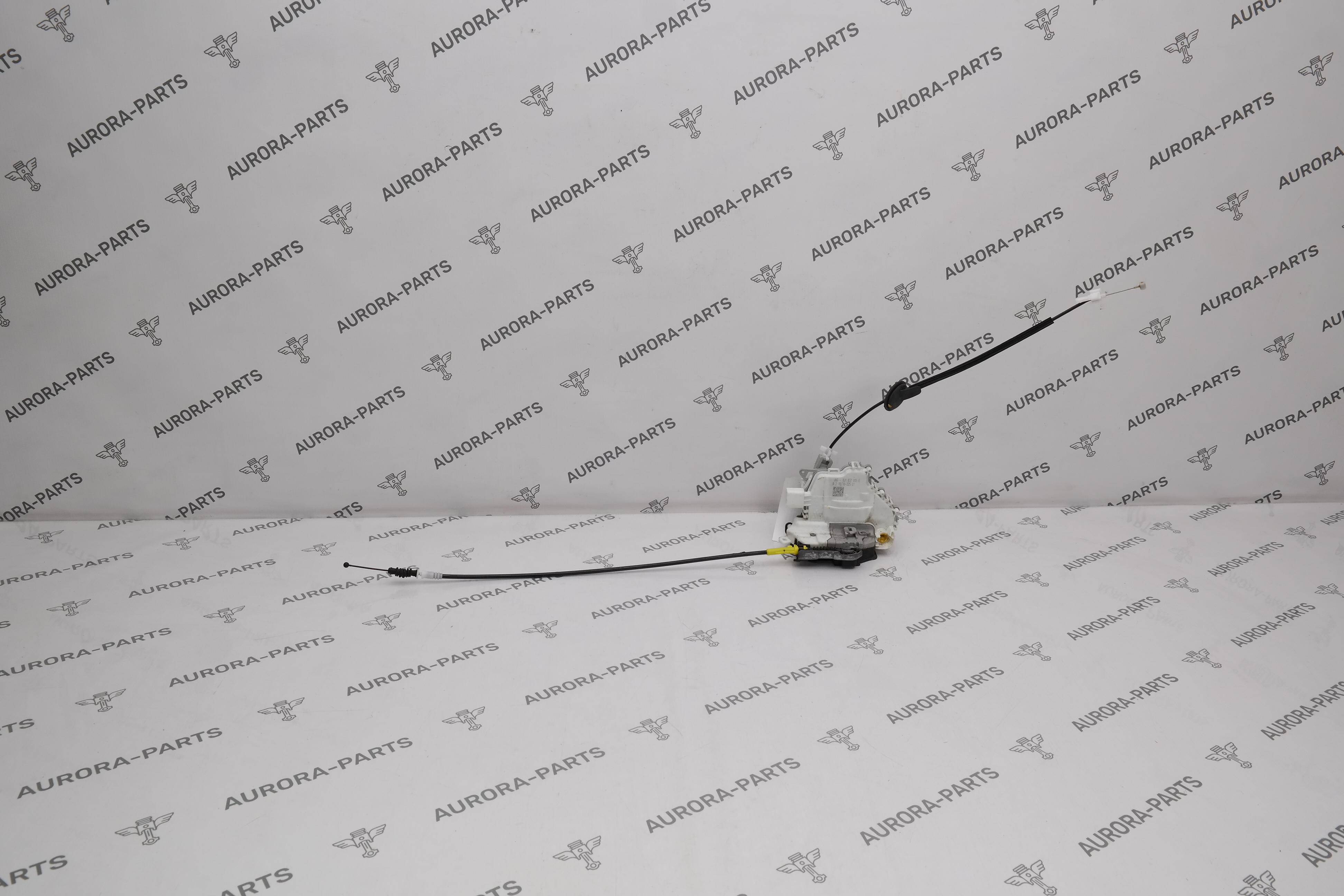 Замок передней двери LH Audi Q7