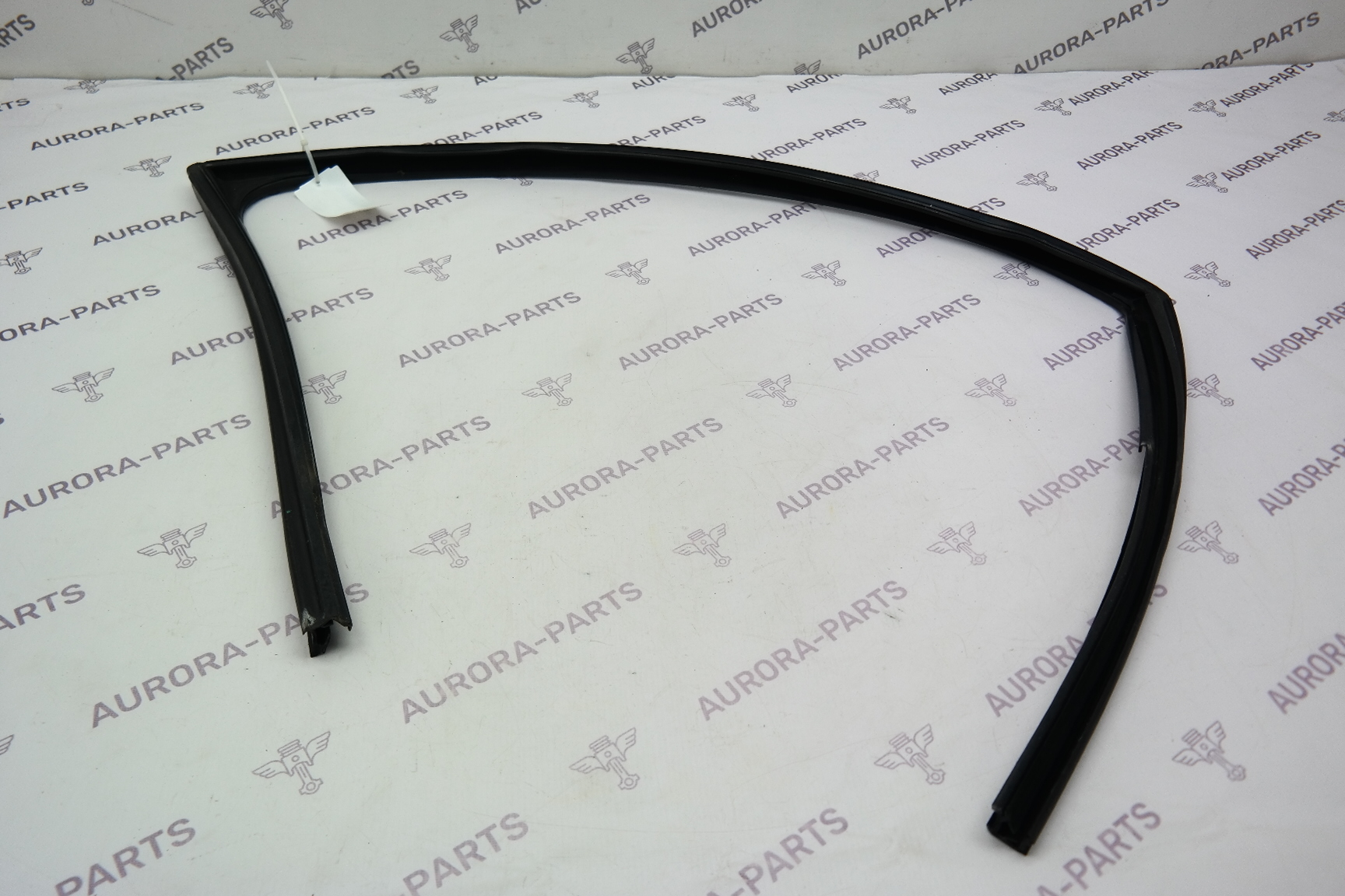 Направляющая стекла передней двери RH Audi Q7