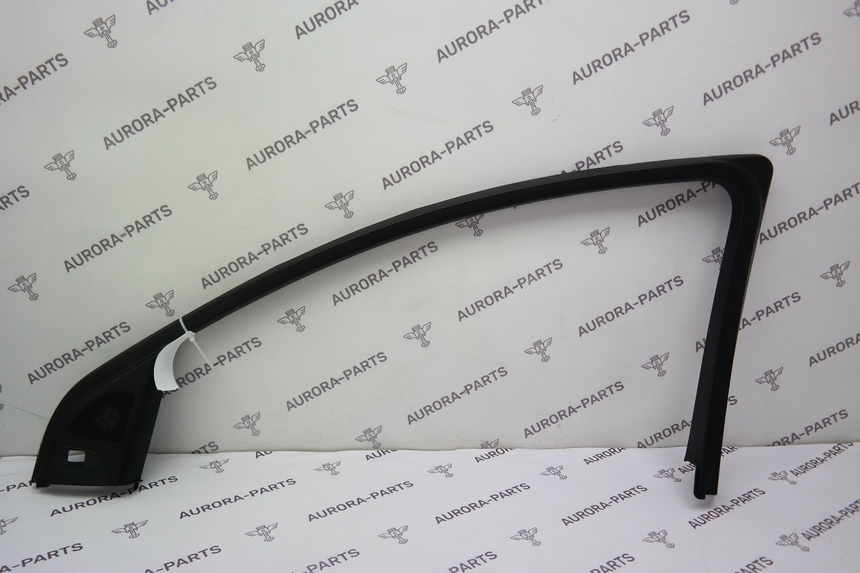 Накладка рамы окна передней двери внутренняя RH Audi Q7