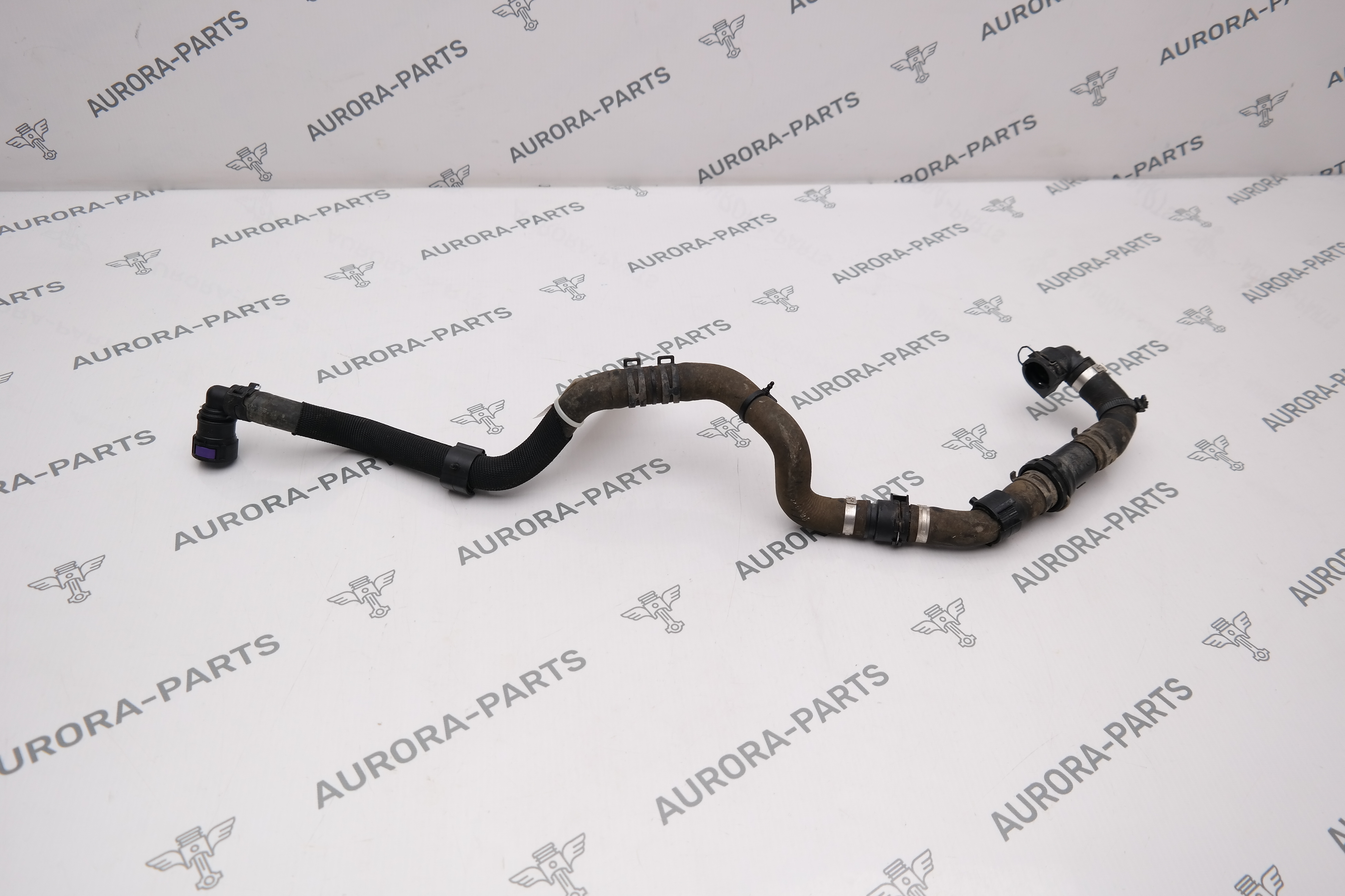 Патрубок системы охлаждения Land Rover Discovery