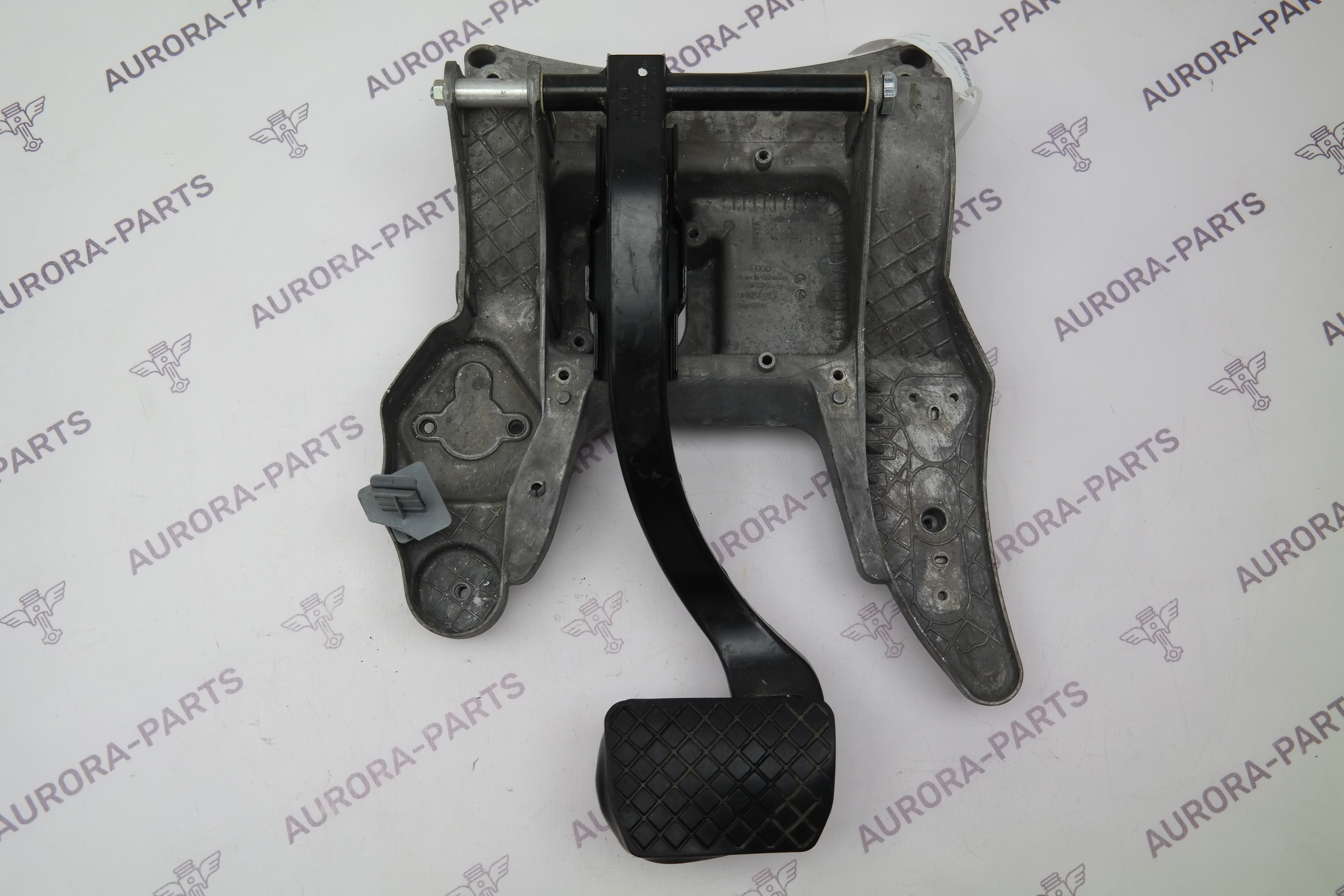 Педаль тормоза в сборе с кронштейном Audi Q7