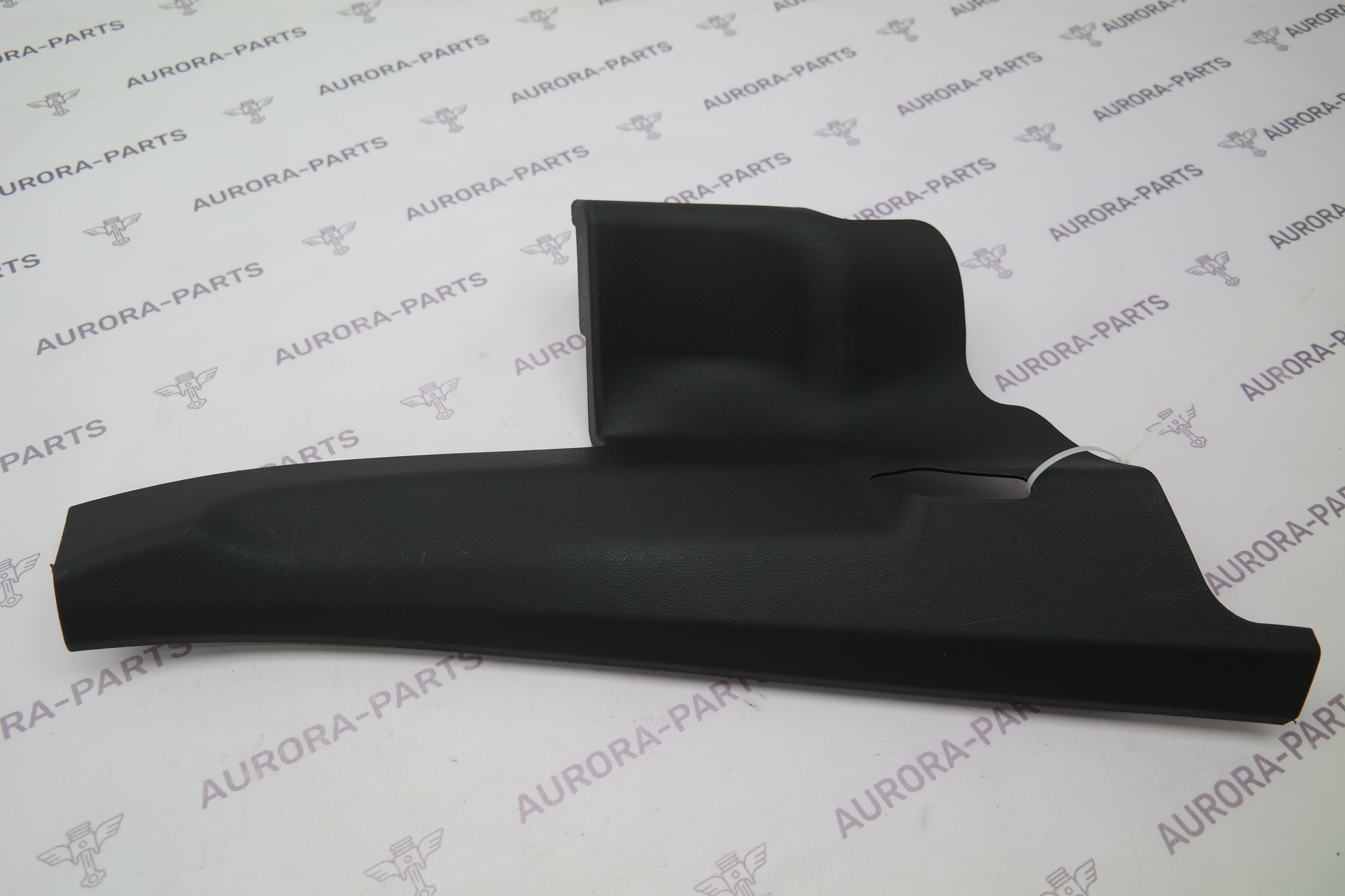 Обшивка стойки С нижняя RH Audi Q7