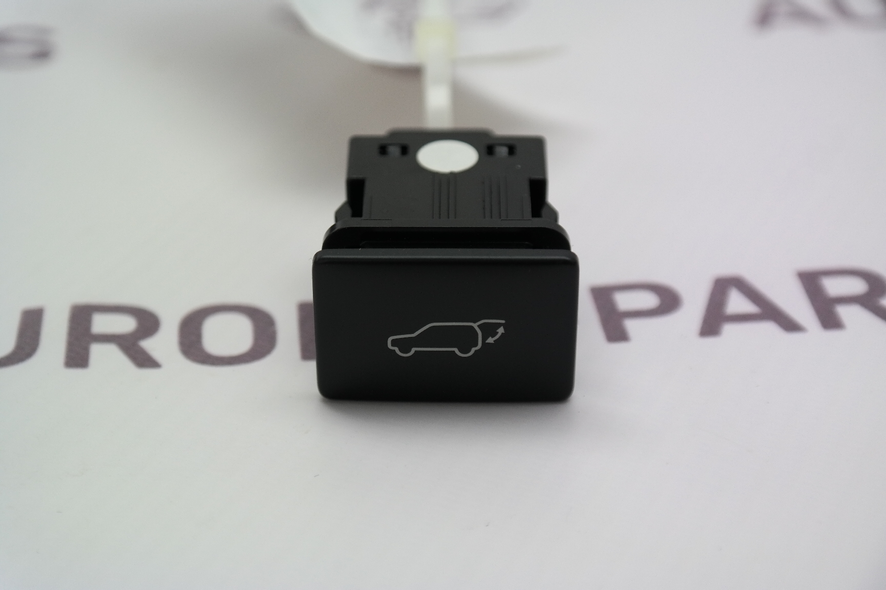 Кнопка закрывания крышки багажника Lexus RX