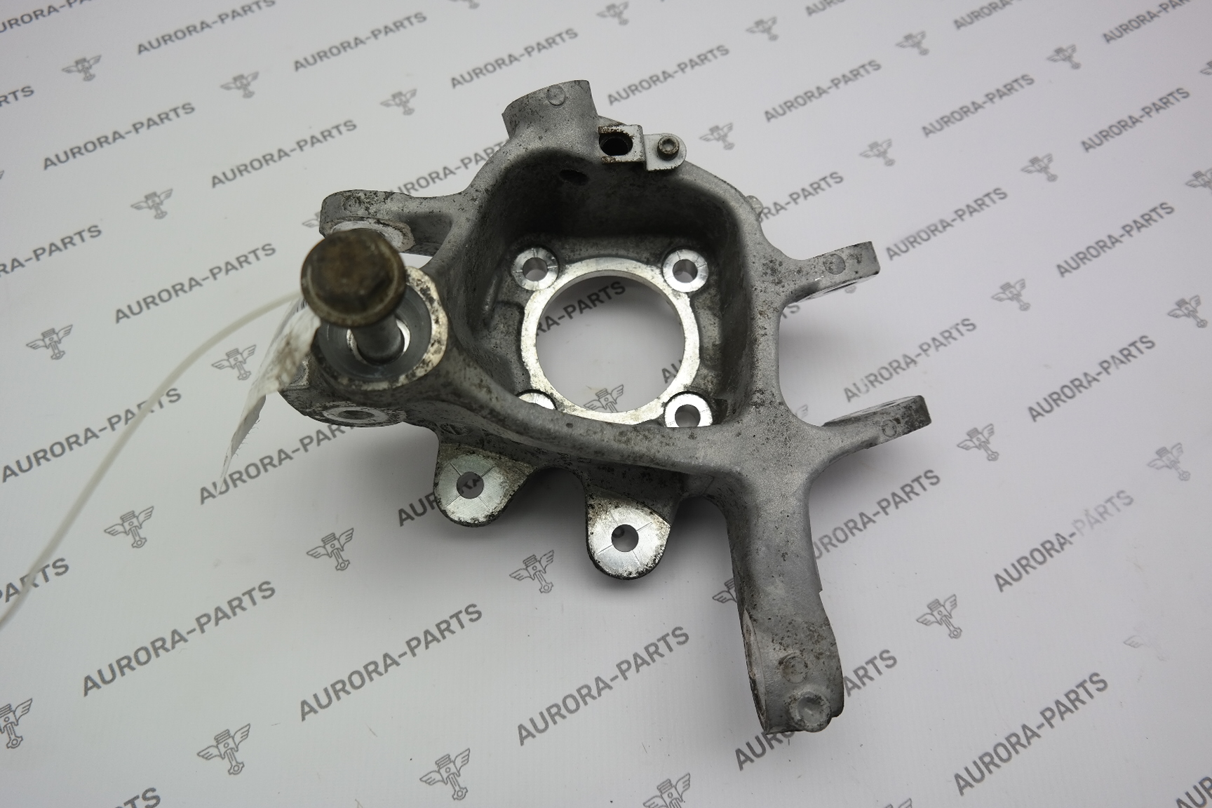 Кулак поворотный задней подвески LH BMW 7-Series