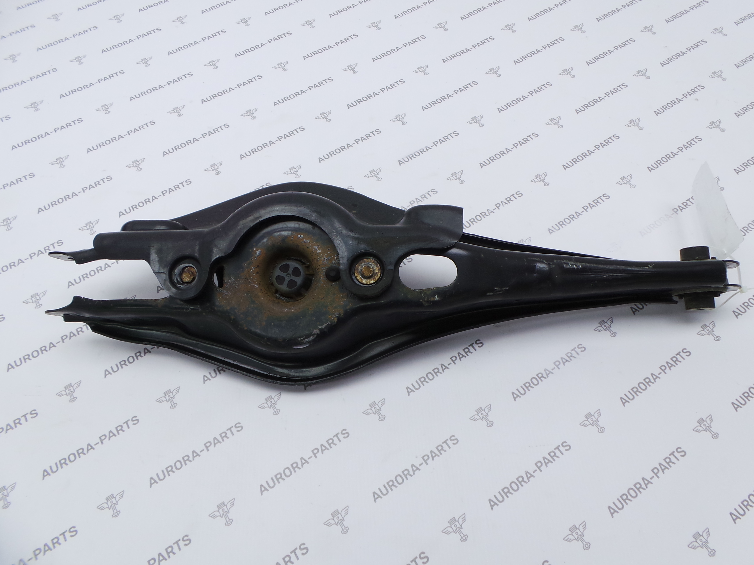 Рычаг поперечный нижний задней подвески LH=RH VW Tiguan