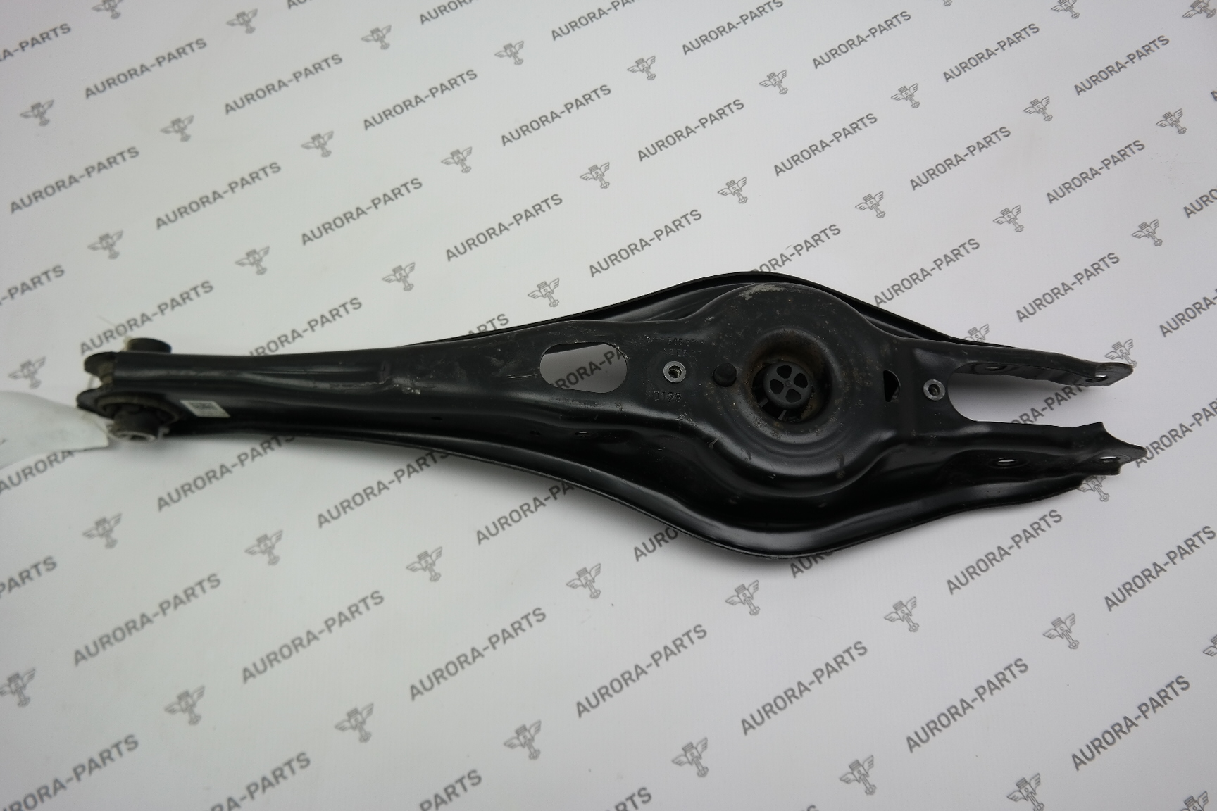 Рычаг поперечный нижний задней подвески LH=RH VW Tiguan