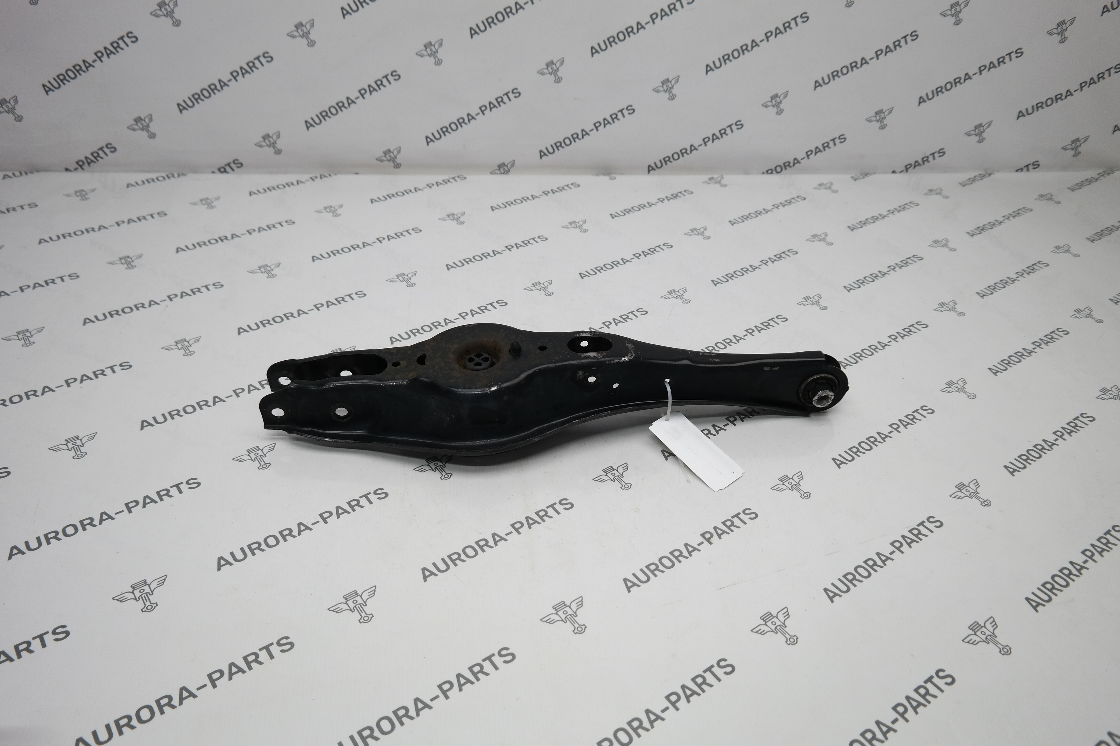 Рычаг поперечный нижний задней подвески LH=RH VW Tiguan