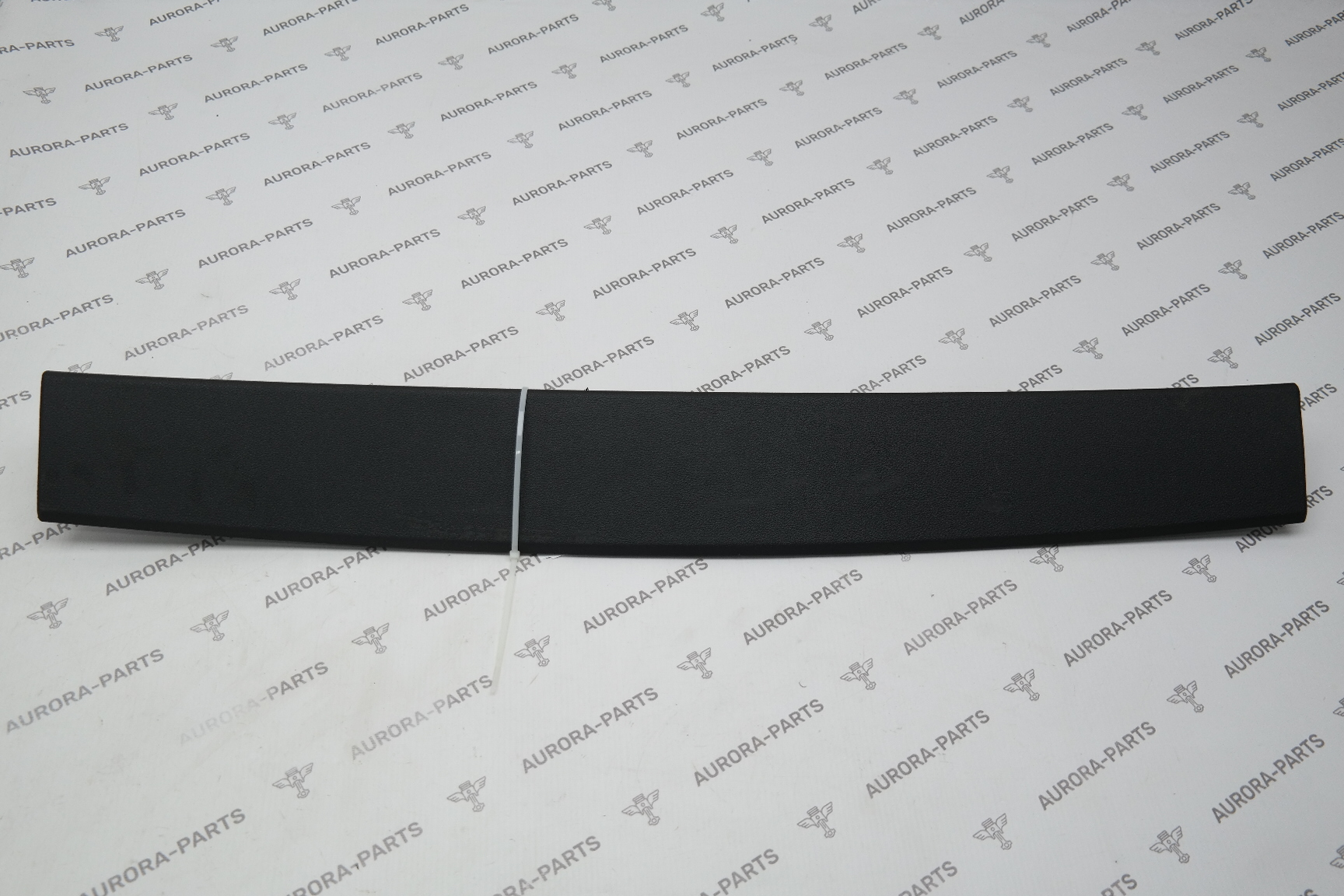 Обшивка крышки багажника верхняя VW Tiguan